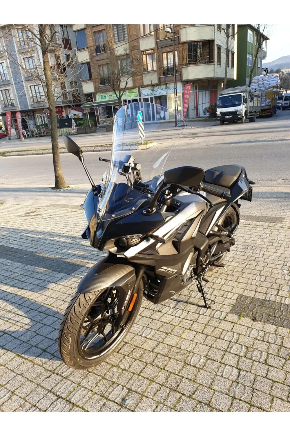 Bajaj Pulsar RS 200 Ön Cam 2015-2025 Model 56cm Şeffaf Renkli 4mm