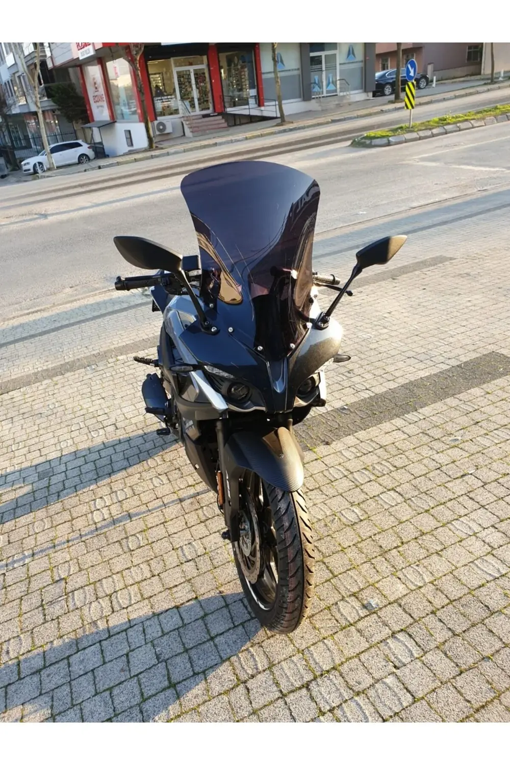 Bajaj Pulsar RS 200 Ön Cam 2015-2025 Model 56cm Siyah Renkli 4mm