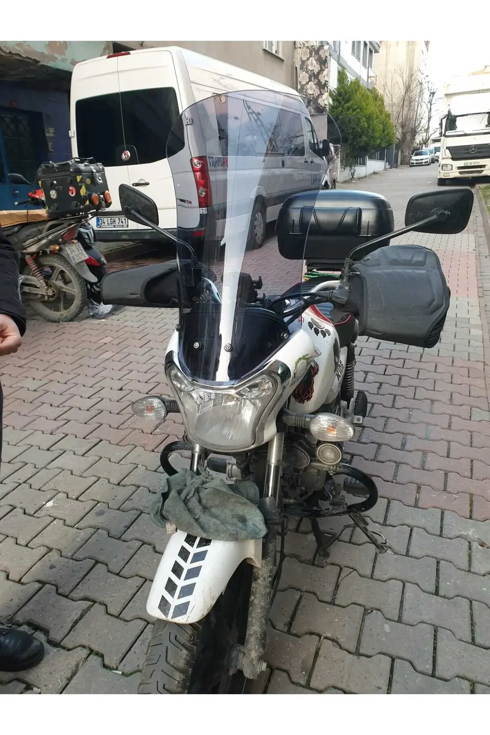 Bajaj V15 Ön cam 2017 2018 Model'dir 57cm Açıkfüme Renkli 4mm Ort