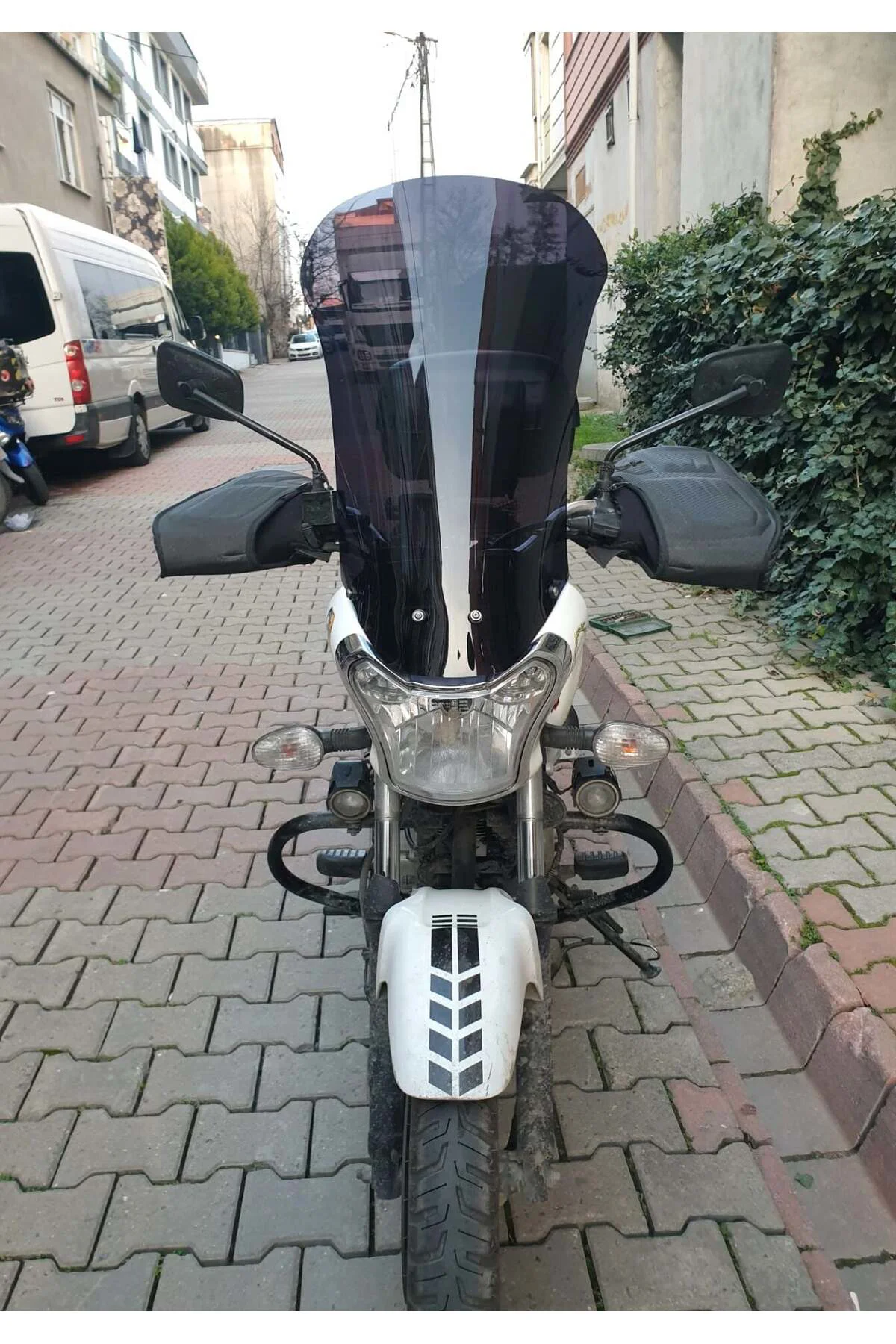 Bajaj V15 Ön Cam 2017-2018 Model 57cm Siyah Renkli 4mm