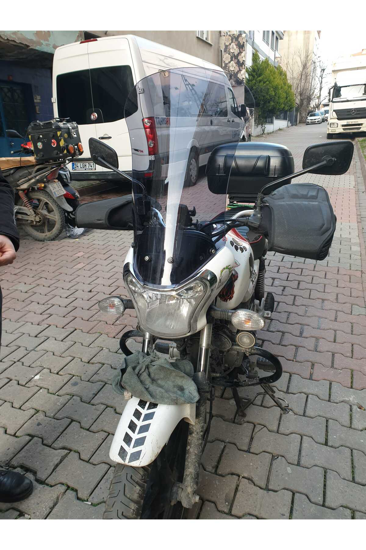 Motocam Bajaj V15 Ön Cam 2017 2018 Model'dir 57Cm Açıkfüme Renkli 4Mm Ort