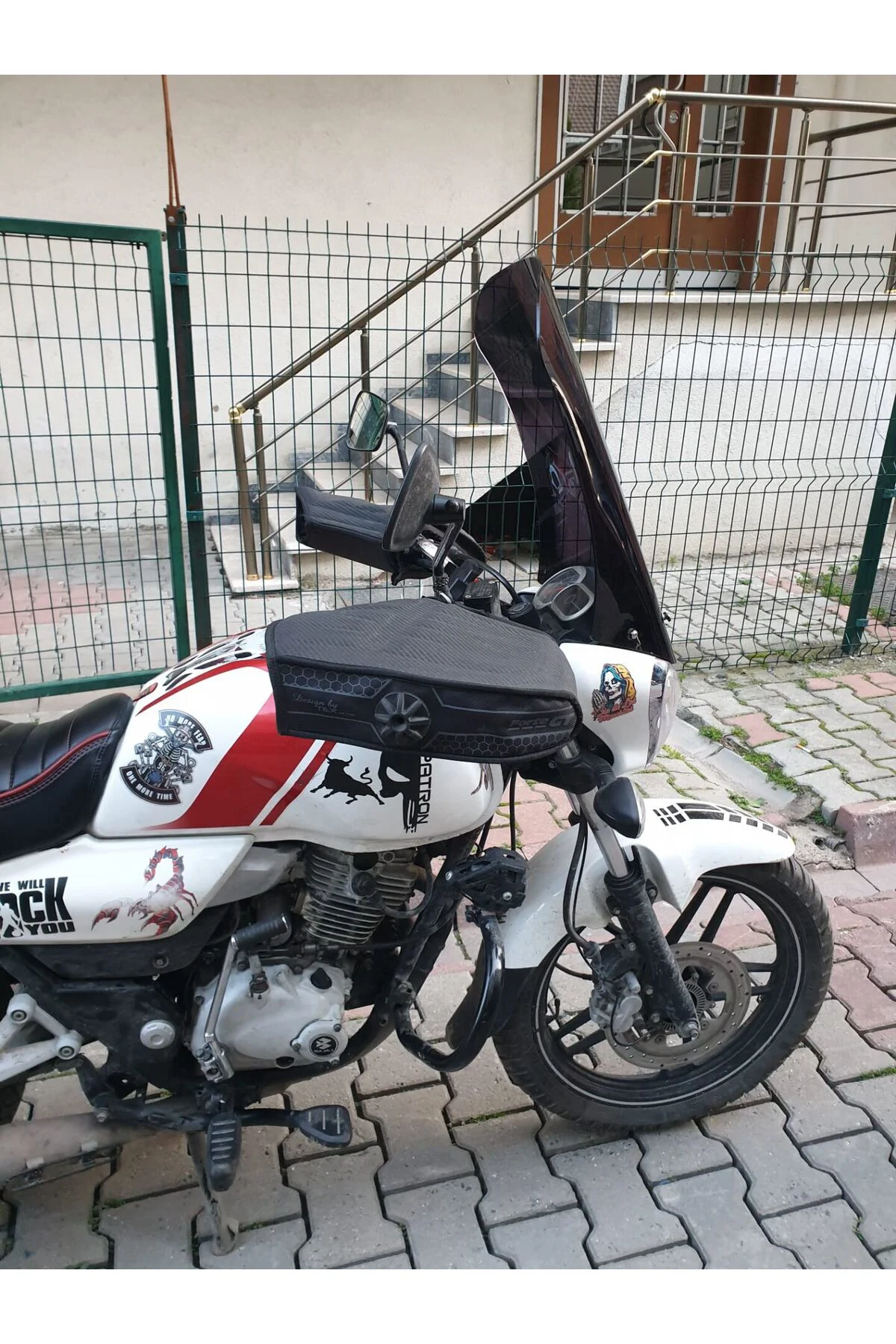 Bajaj V15 Ön Cam 2017-2018 Model 57cm Siyah Renkli 4mm