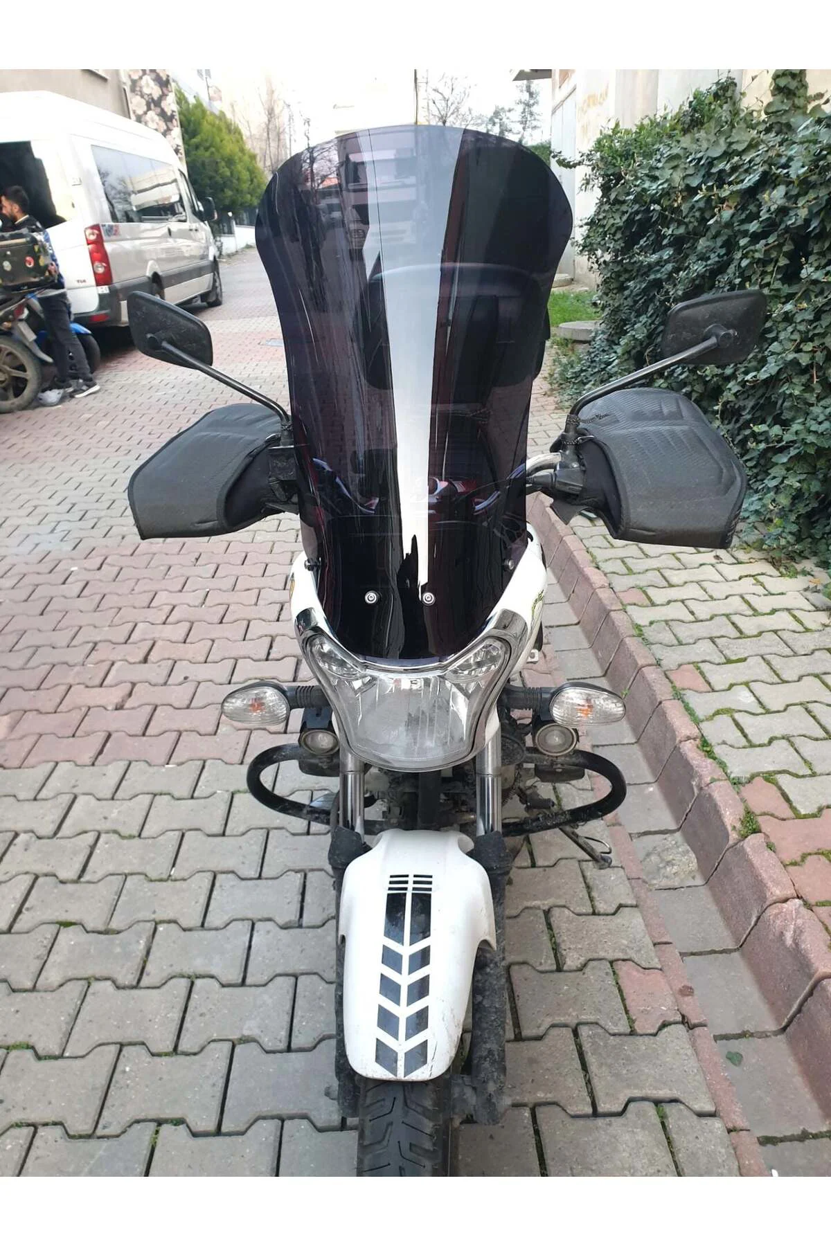 Bajaj V15 Ön Cam 2017-2018 Model 57cm Siyah Renkli 4mm