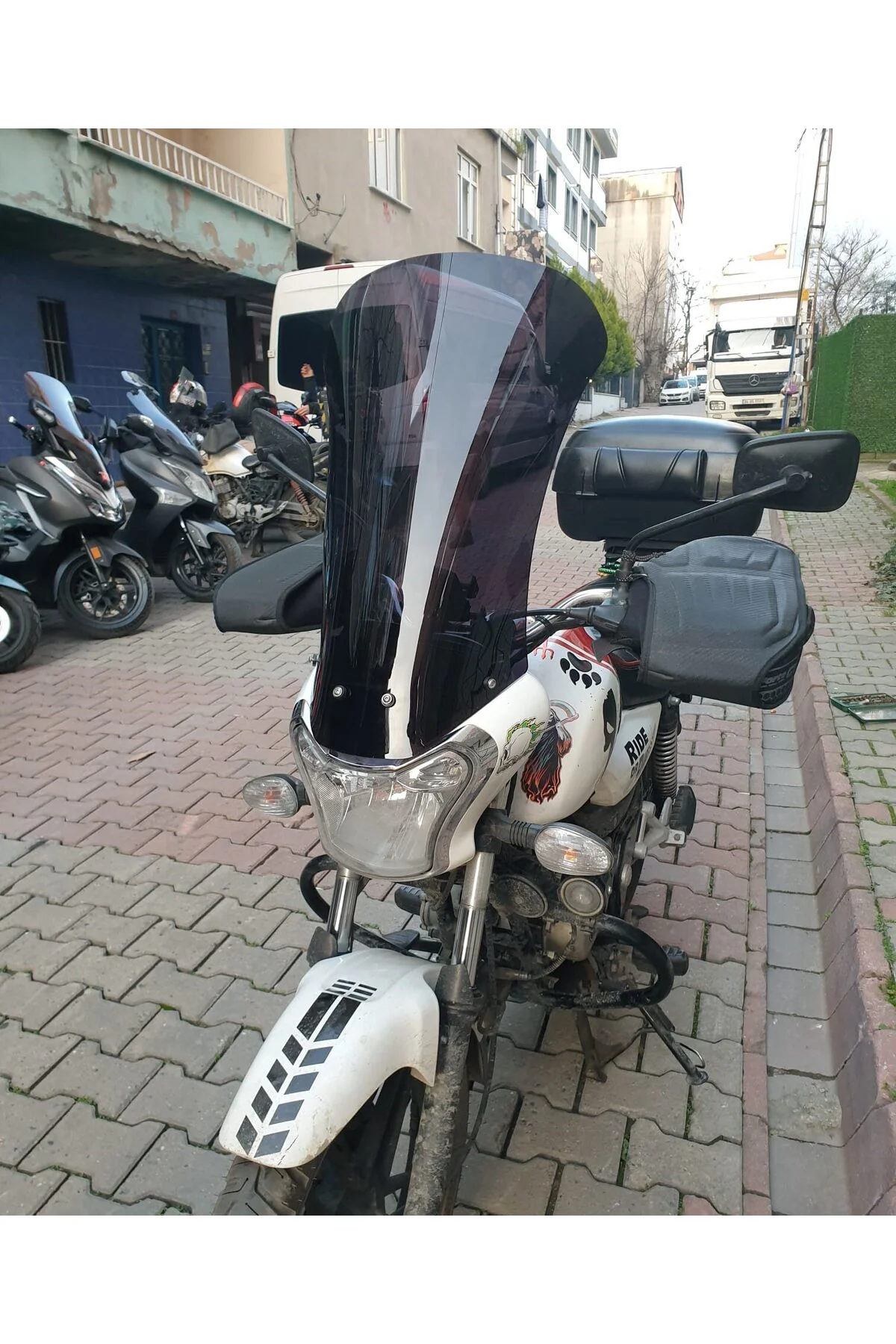 Bajaj V15 Ön Cam 2017-2018 Model 57cm Siyah Renkli 4mm