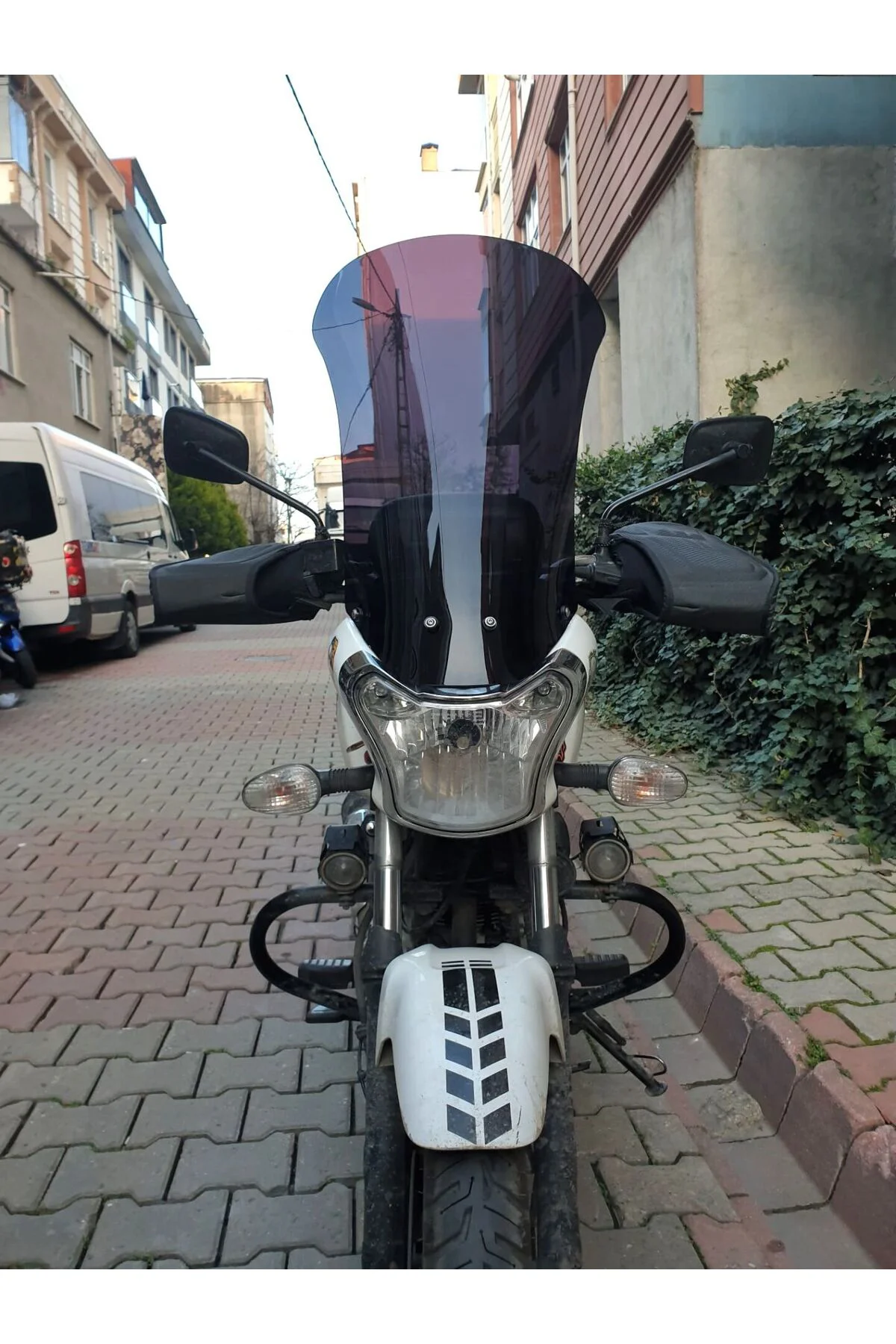 Bajaj V15 Ön Cam 2017-2018 Model 57cm Siyah Renkli 4mm