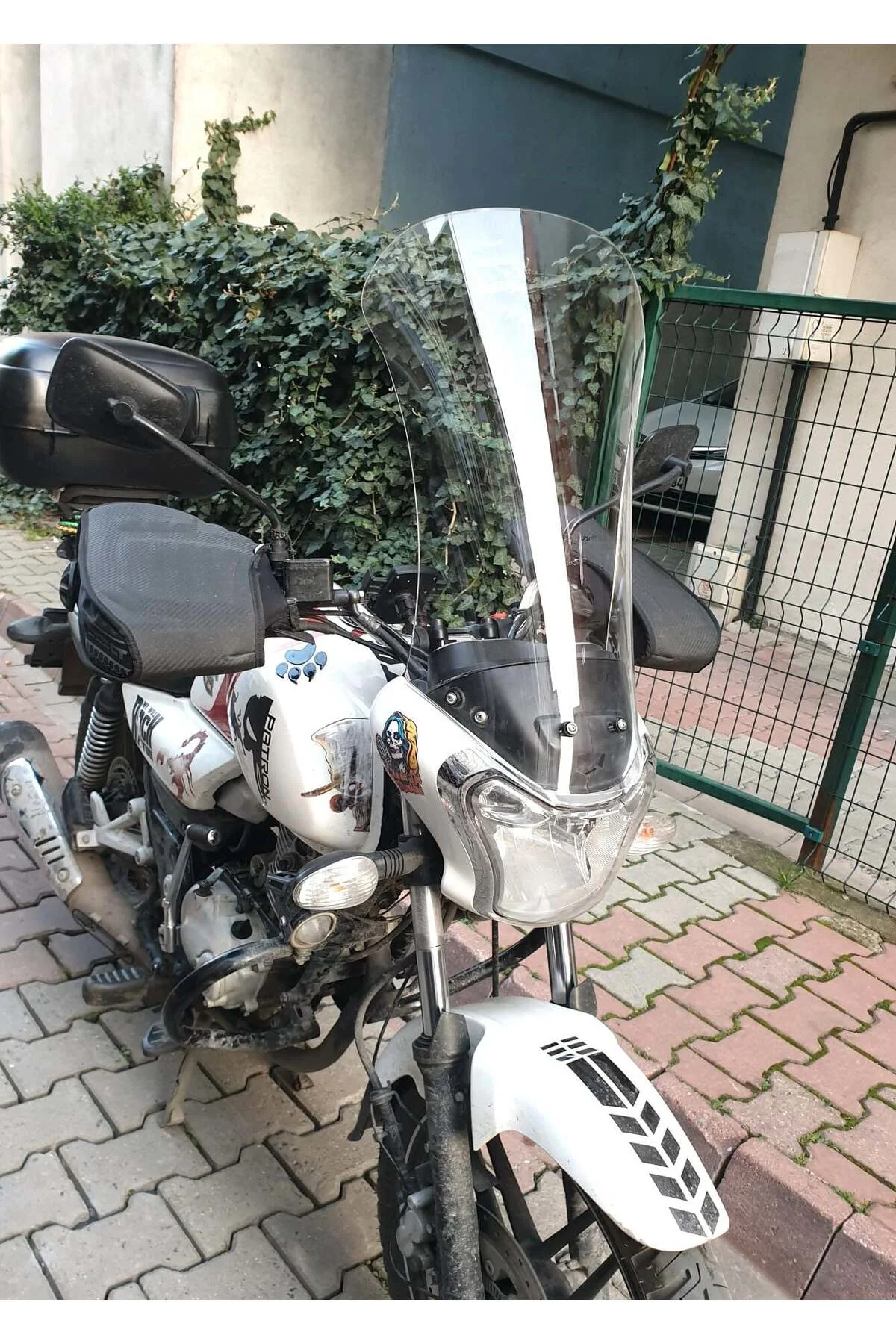 Bajaj V15 Ön Cam 2017-2018 Model 57cm Şeffaf Renkli 4mm