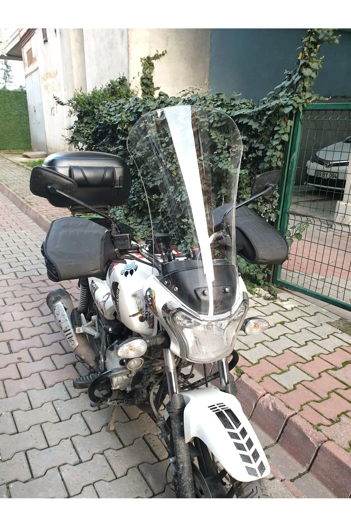 Bajaj V15 Ön Cam 2017-2018 Model 57cm Şeffaf Renkli 4mm