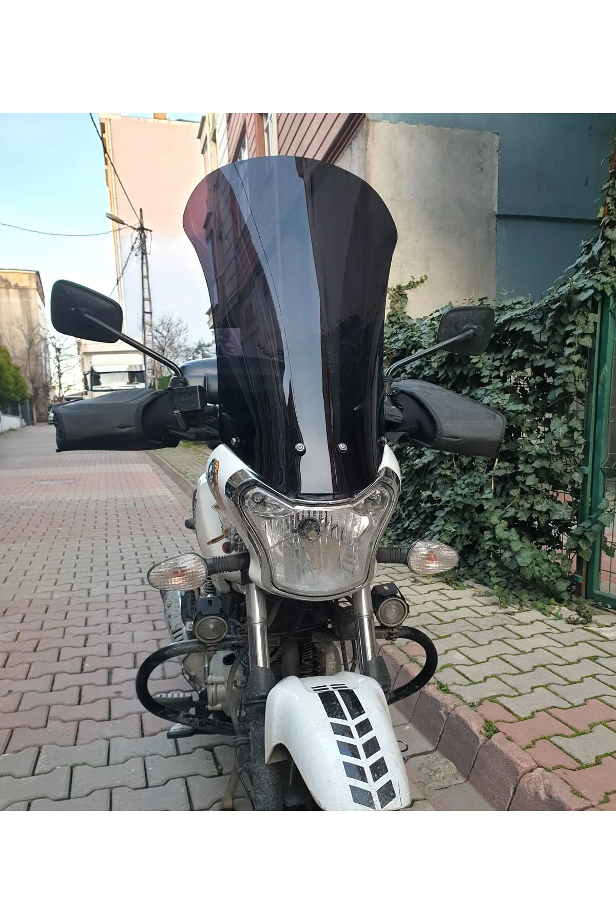 Bajaj V15 Ön Cam 2017-2018 Model 57cm Siyah Renkli 4mm