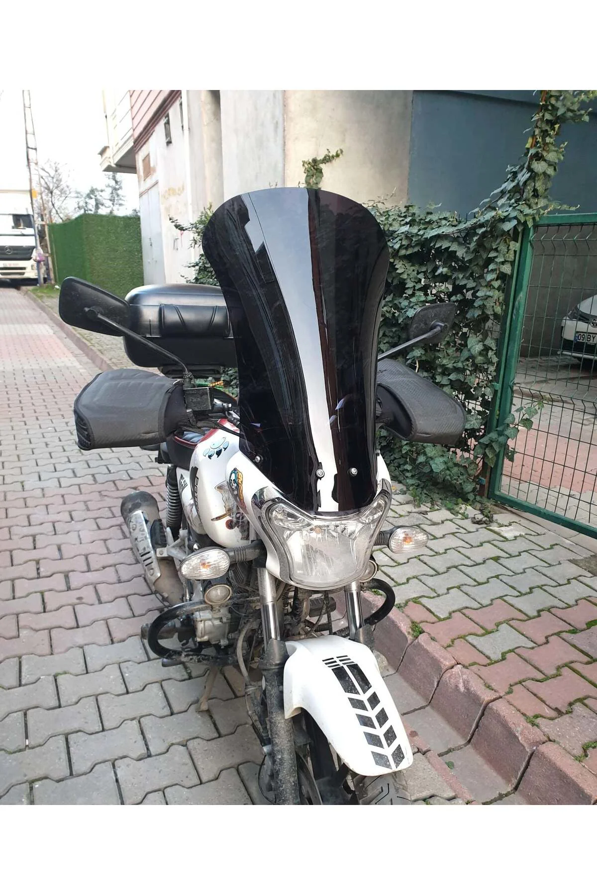 Bajaj V15 Ön Cam 2017-2018 Model 57cm Siyah Renkli 4mm