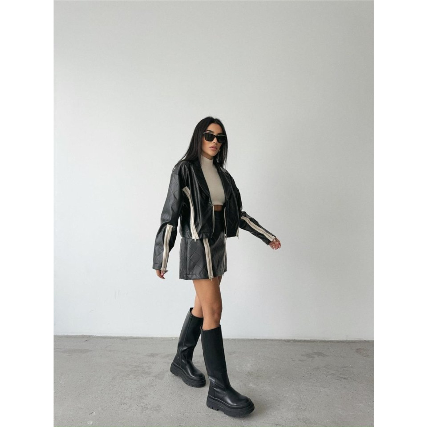 BAKLAVA DERİ CROP CEKET FERMUAR AKSESUAR DETAYLI - Siyah