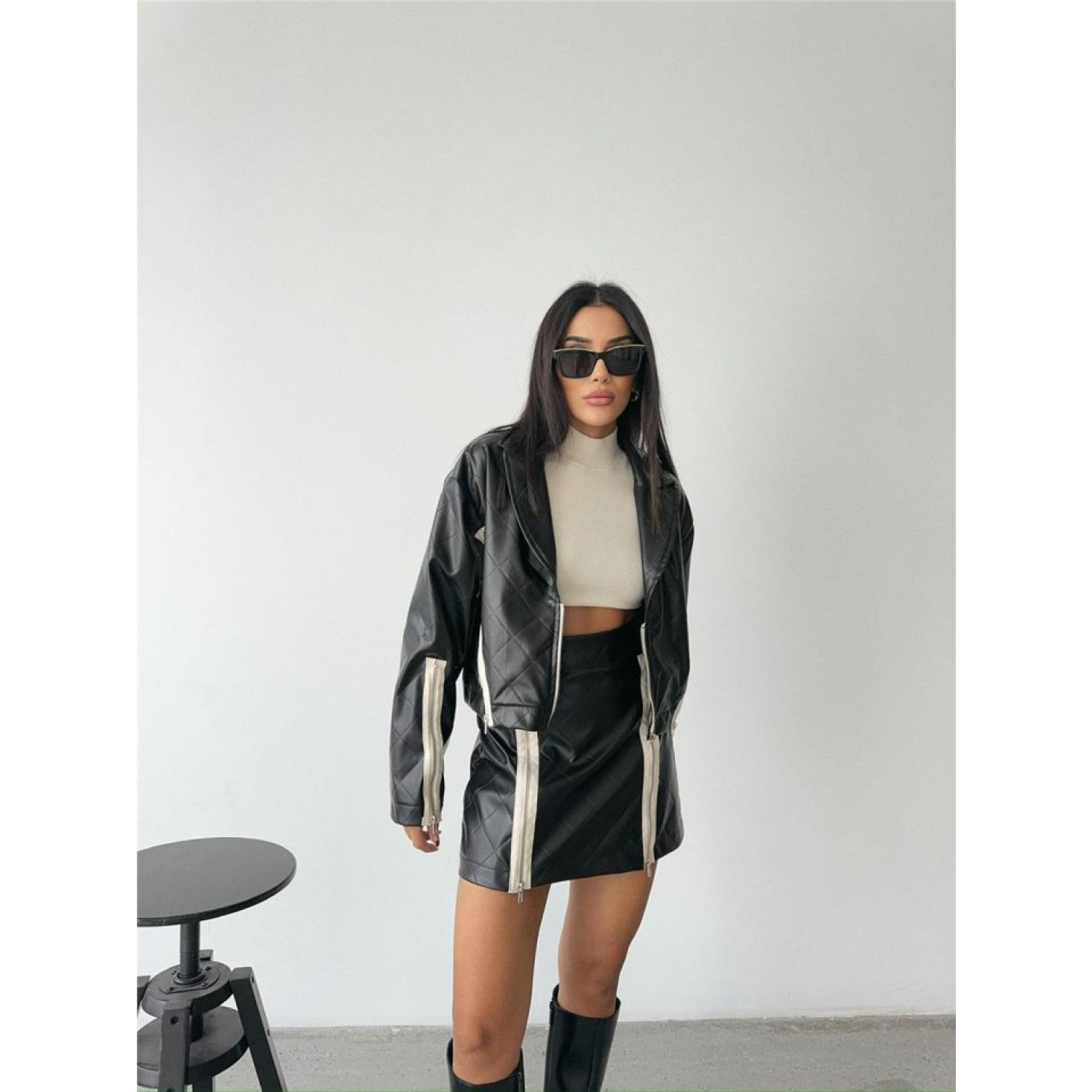 BAKLAVA DERİ CROP CEKET FERMUAR AKSESUAR DETAYLI - Siyah