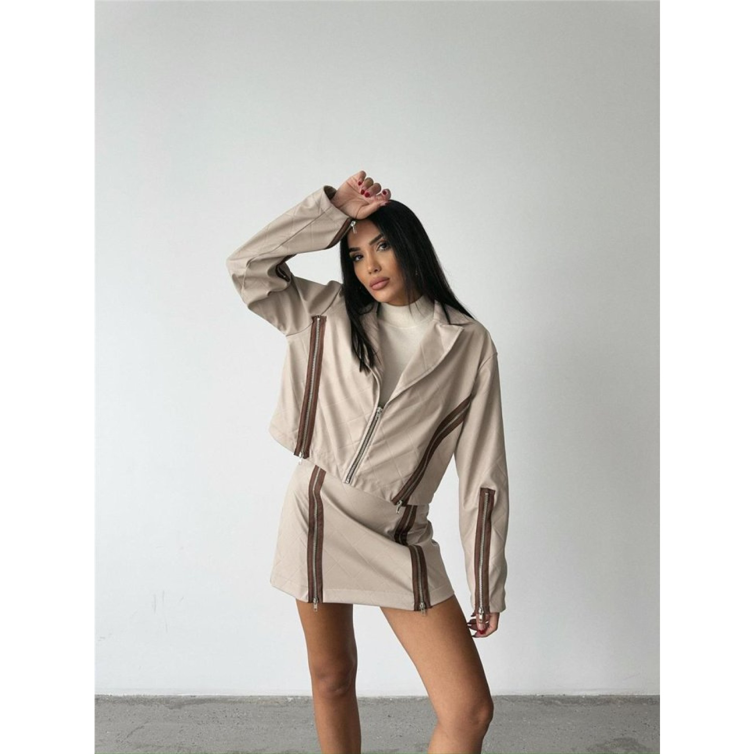 BAKLAVA DERİ CROP CEKET FERMUAR AKSESUAR DETAYLI - Bej