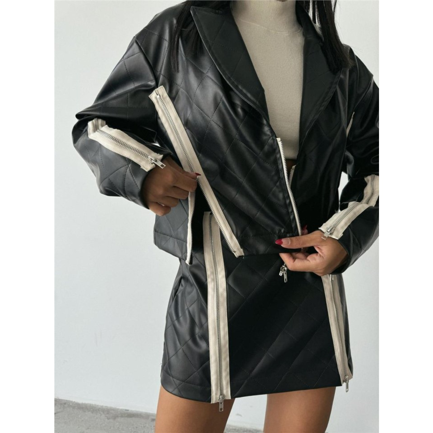 BAKLAVA DERİ CROP CEKET FERMUAR AKSESUAR DETAYLI - Siyah