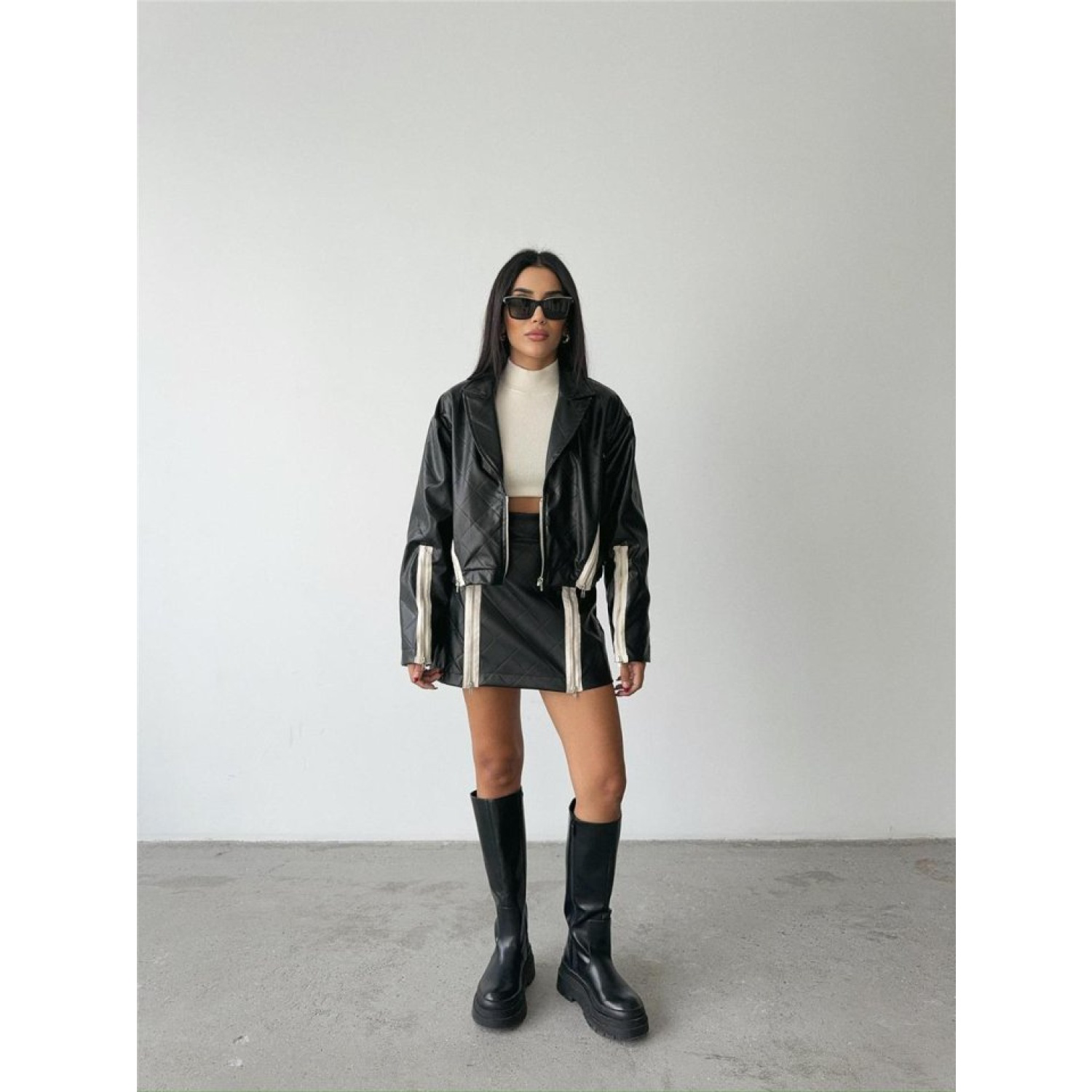 BAKLAVA DERİ CROP CEKET FERMUAR AKSESUAR DETAYLI - Siyah