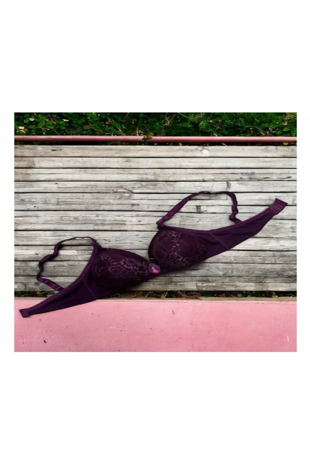 BALENSİZ SİLİKONLU DANTELLİ MODEL SÜTYEN 011