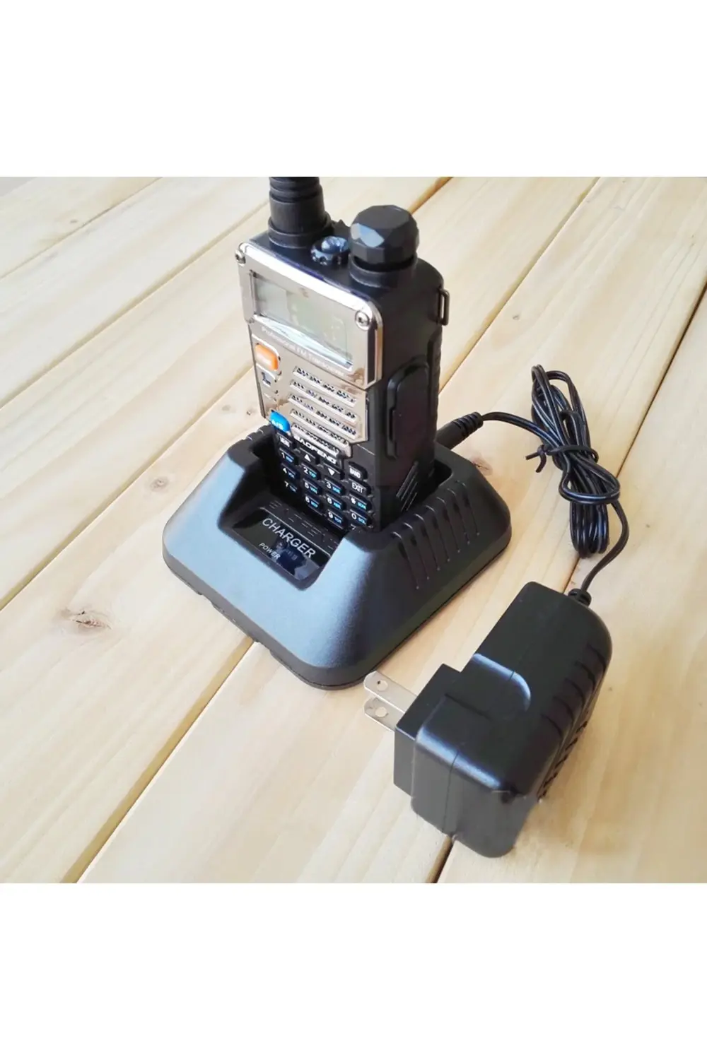 Baofeng 5R + Plus Masaüstü Şarj Tablası Adaptorlu