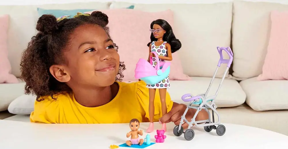 Barbie Bebek Bakıcısı Bebeği ve Aksesuarları Oyun Seti FHY97-HHB6