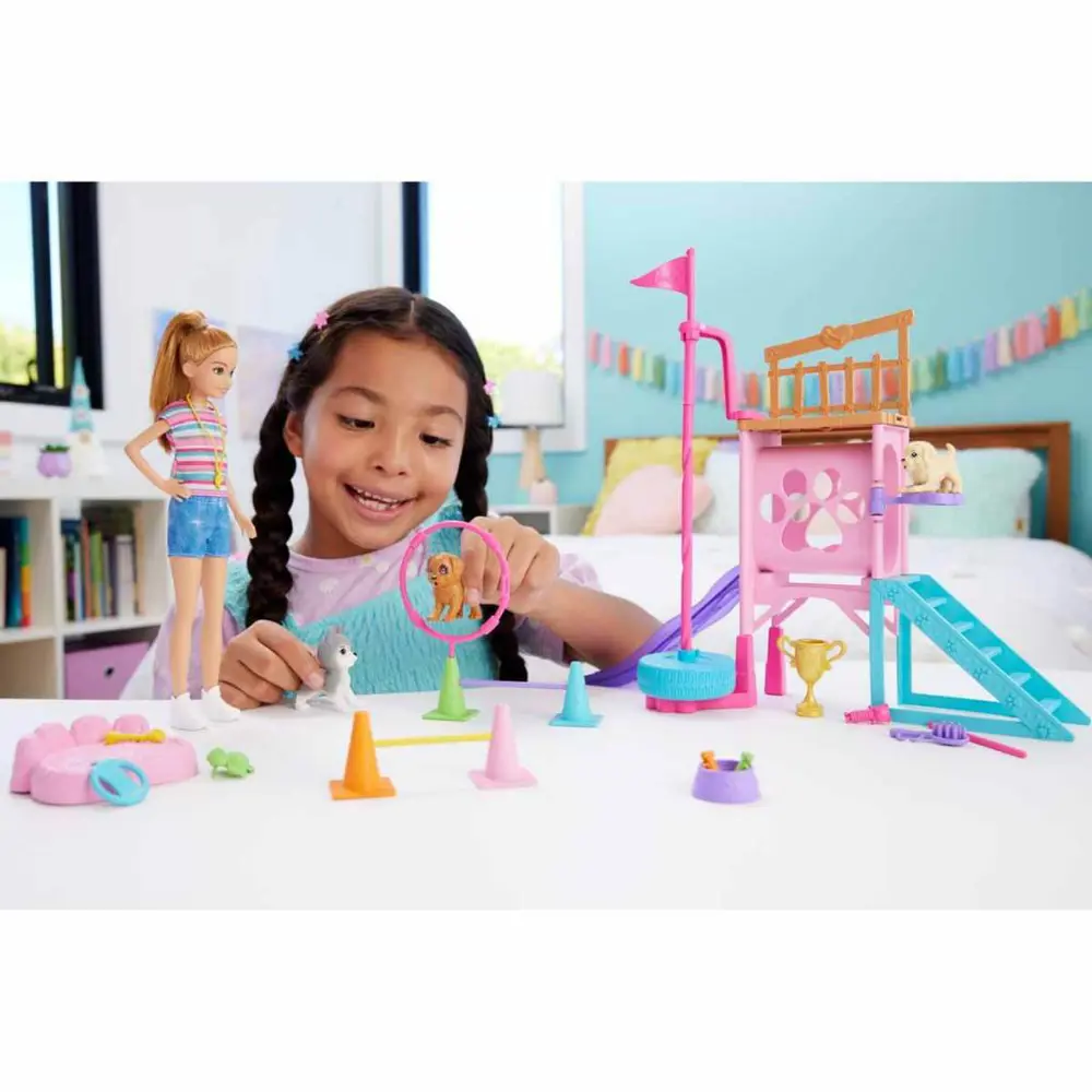 Barbie Stacie'nin Köpekçik Oyun Parkı HRM10 Barbie Stacie'nin Köpekçik Oyun Parkı HRM10