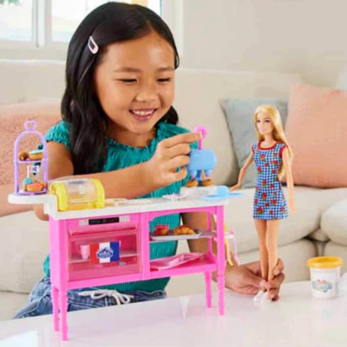 Barbie'nin Eğlenceli Kafesi Oyun Seti HJY19 Barbie'nin Eğlenceli Kafesi Oyun Seti HJY19