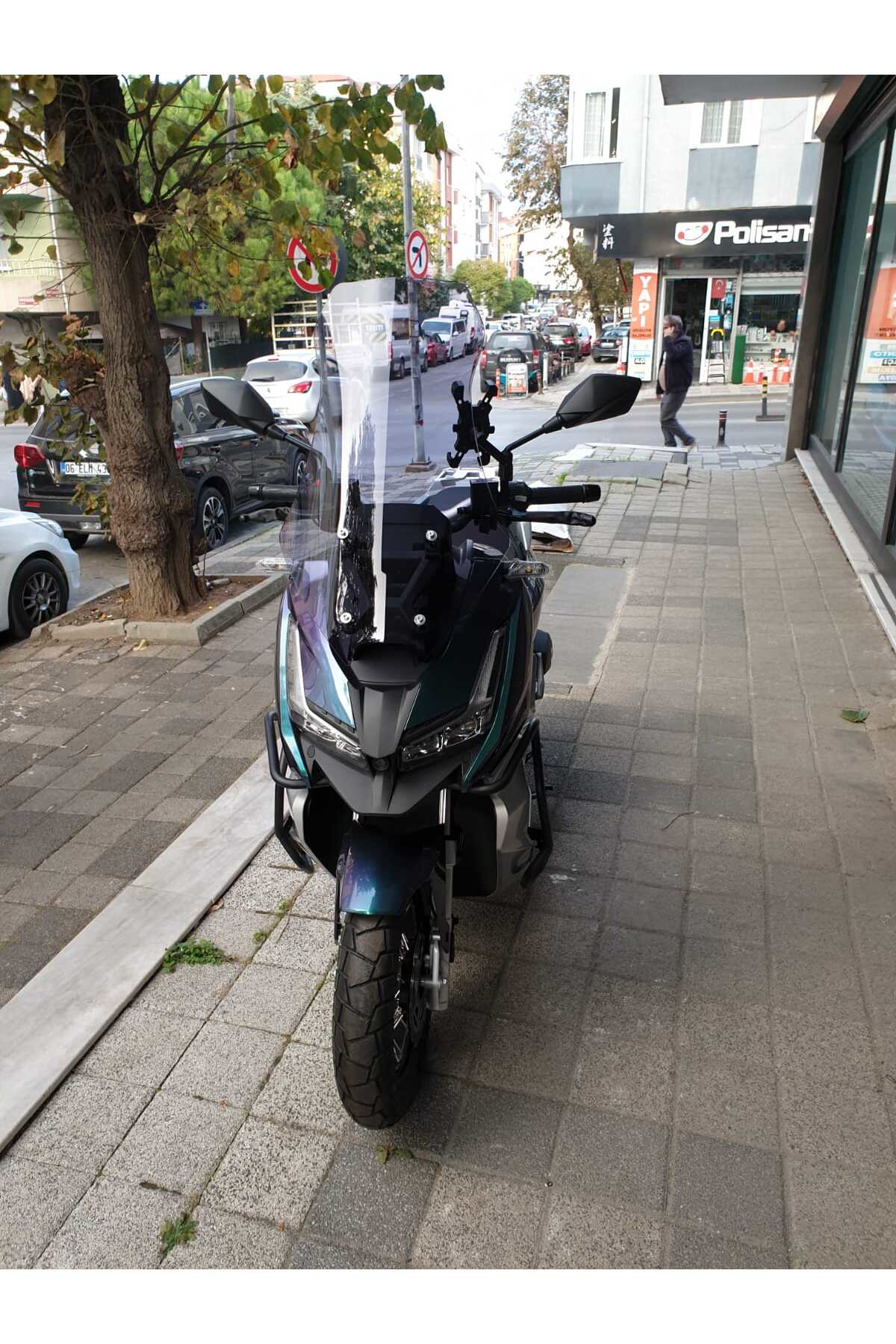 Motocam Barossa Adv 125 Ön Cam 2024 Model 57Cm Açıkfüme Renkli 4Mm Kisa S