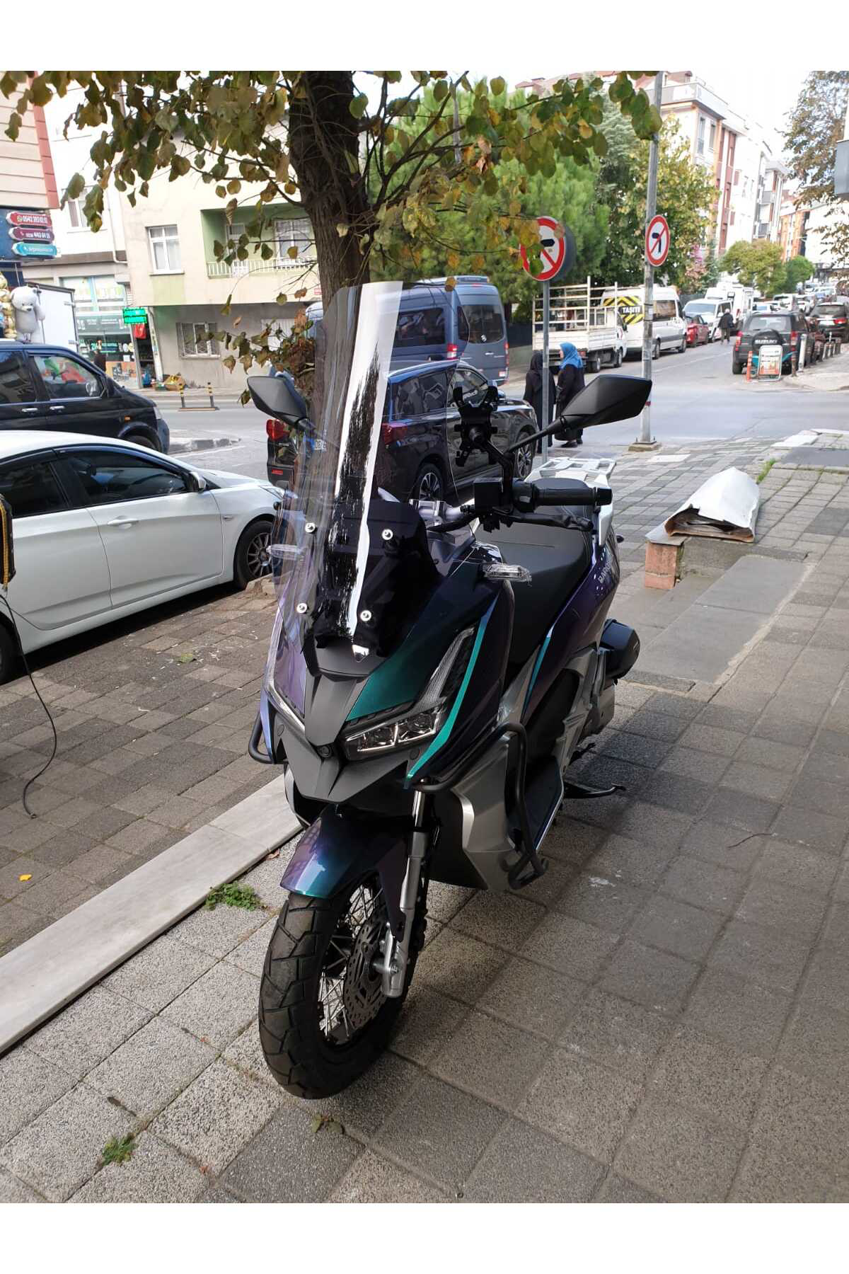 Motocam Barossa Adv 125 Ön Cam 2024 Model 57Cm Açıkfüme Renkli 4Mm Kisa S