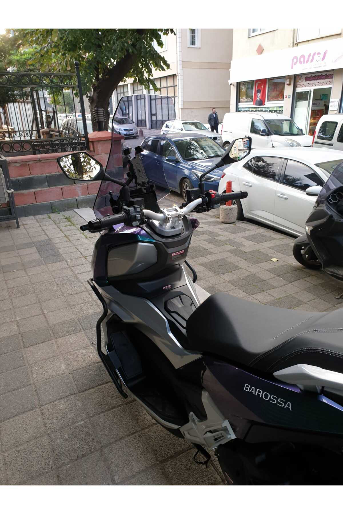 Motocam Barossa Adv 125 Ön Cam 2024 Model 57Cm Açıkfüme Renkli 4Mm Kisa S