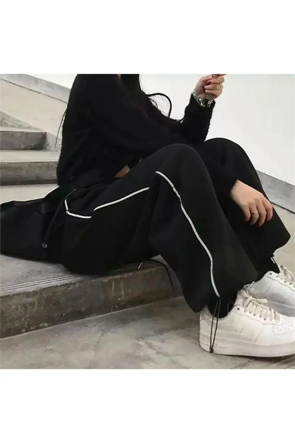 Basic Beyaz Şeritli Siyah Pantolon