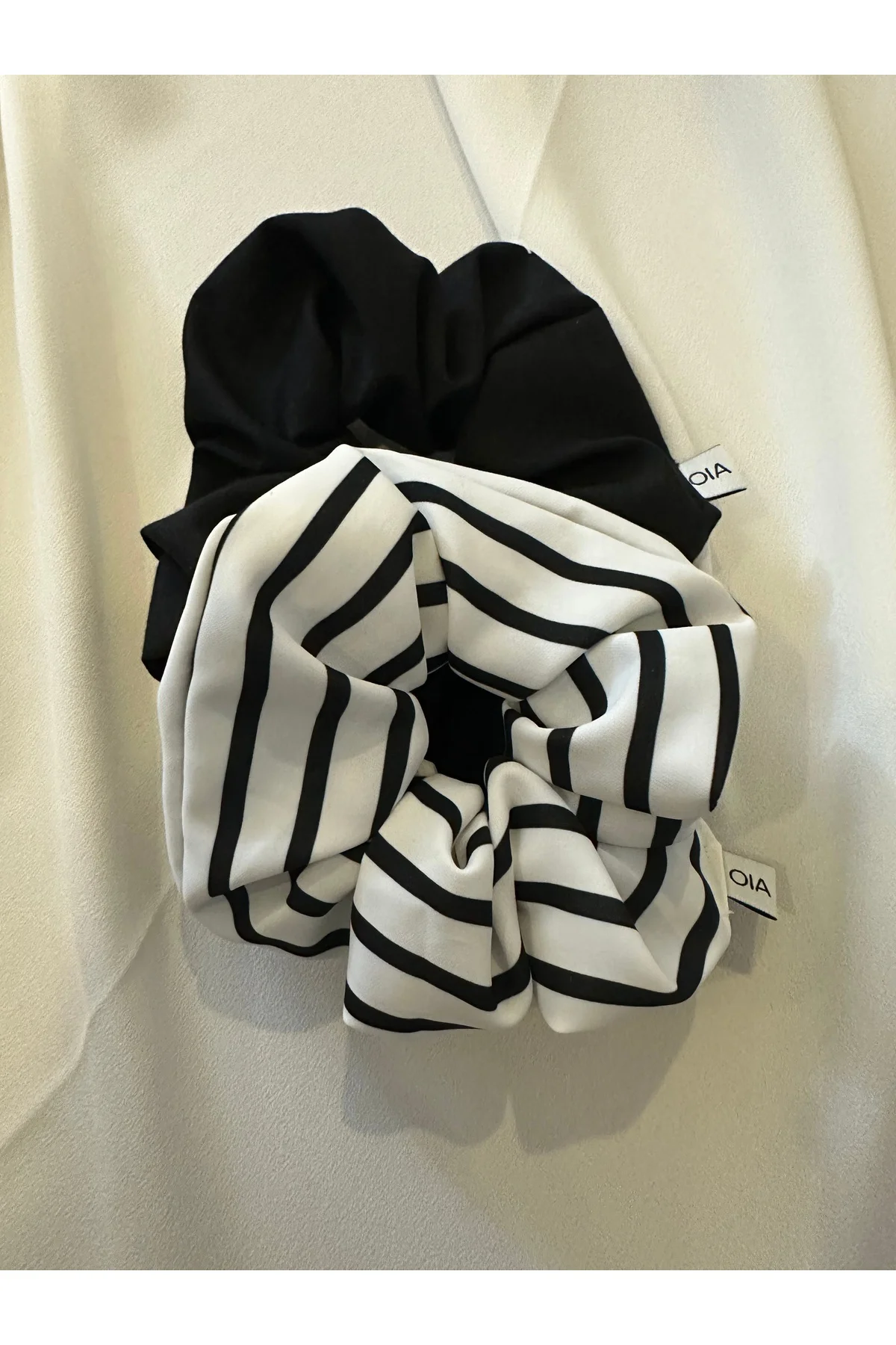 Basic Klasik Çizgili Beyaz ve Siyah 2 Li Scrunchie Lastik Toka