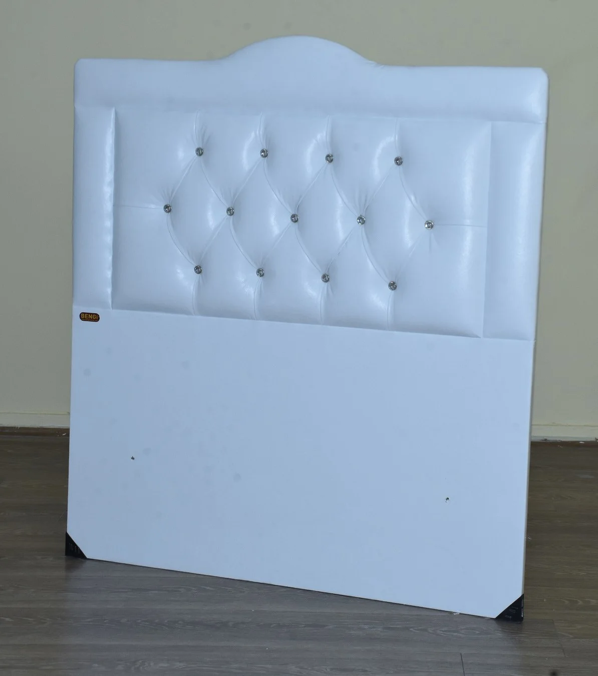 Başlık  90 Lık 17507 Suni Deri Beyaz Dolgun Kapitone Model El Yap