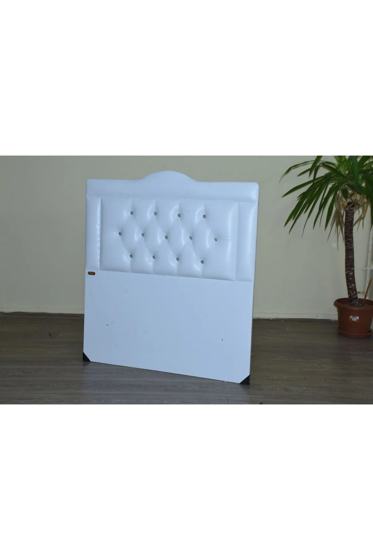 Başlık 90*190 cm 13419 Model SUNİ DERİ BEYAZ SİLİNİR Kapitone döşeme El Yapım Başlık 90*190 cm 13419 Model SUNİ DERİ BEYAZ SİLİNİR Kapitone döşeme El Yapım