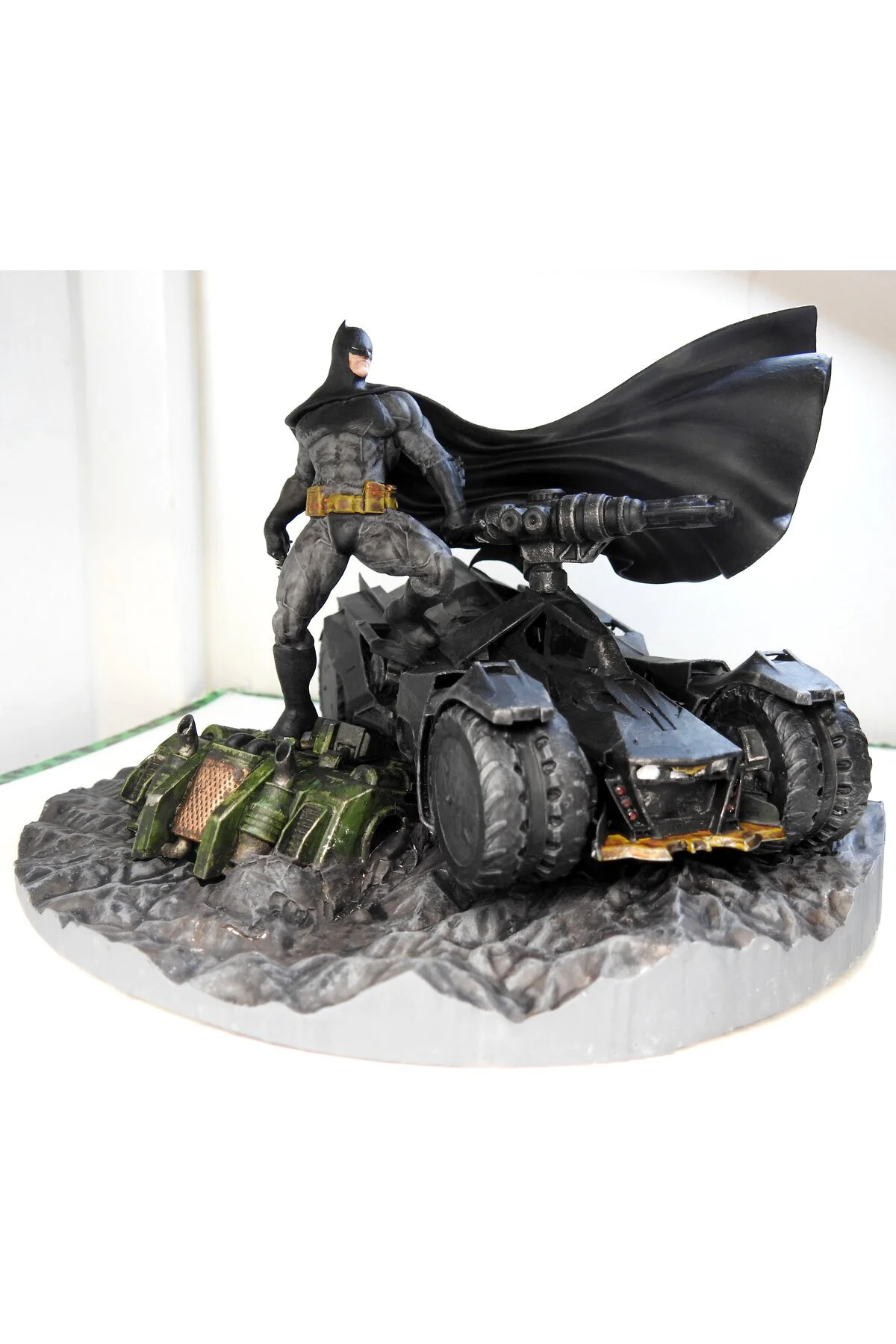 Batman ve Batmobile Obje Batman Batman Arabası Masaüstü Dekoratif Obje Büyük Boy 25CM Fiyatı, Yorumları ve Özellikleri