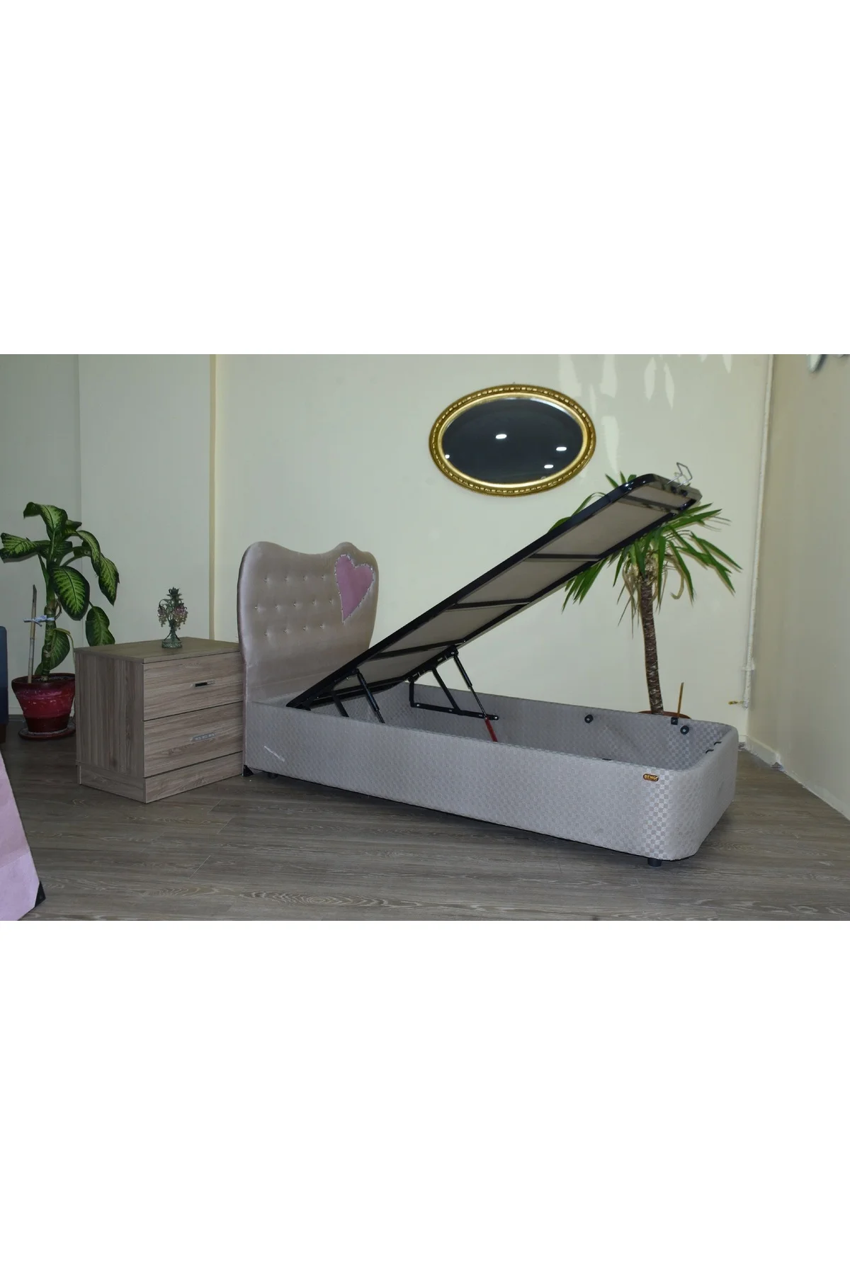 Baza-Başlık 13432 STANDART Kumaş MODEL Kapitone Kalp başlık Metal 90*190 ElYapım Baza-Başlık 13432 STANDART Kumaş MODEL Kapitone Kalp başlık Metal 90*190 ElYapım