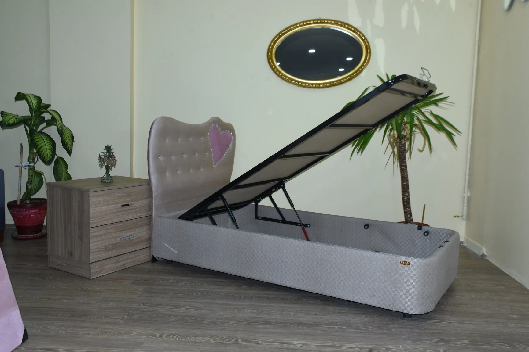 Baza-Başlık 13432 STANDART Kumaş MODEL Kapitone Kalp başlık Metal