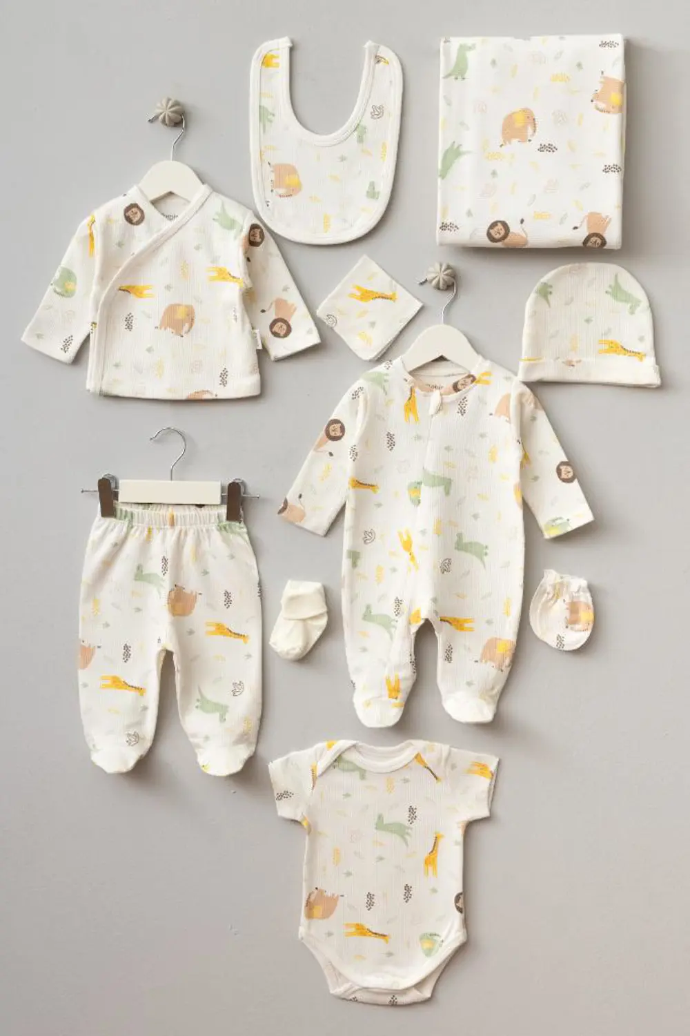 Bebitof %100 Pamuk Sevimli Zürafa Desenli 10 Parça Kutulu Yenidoğ