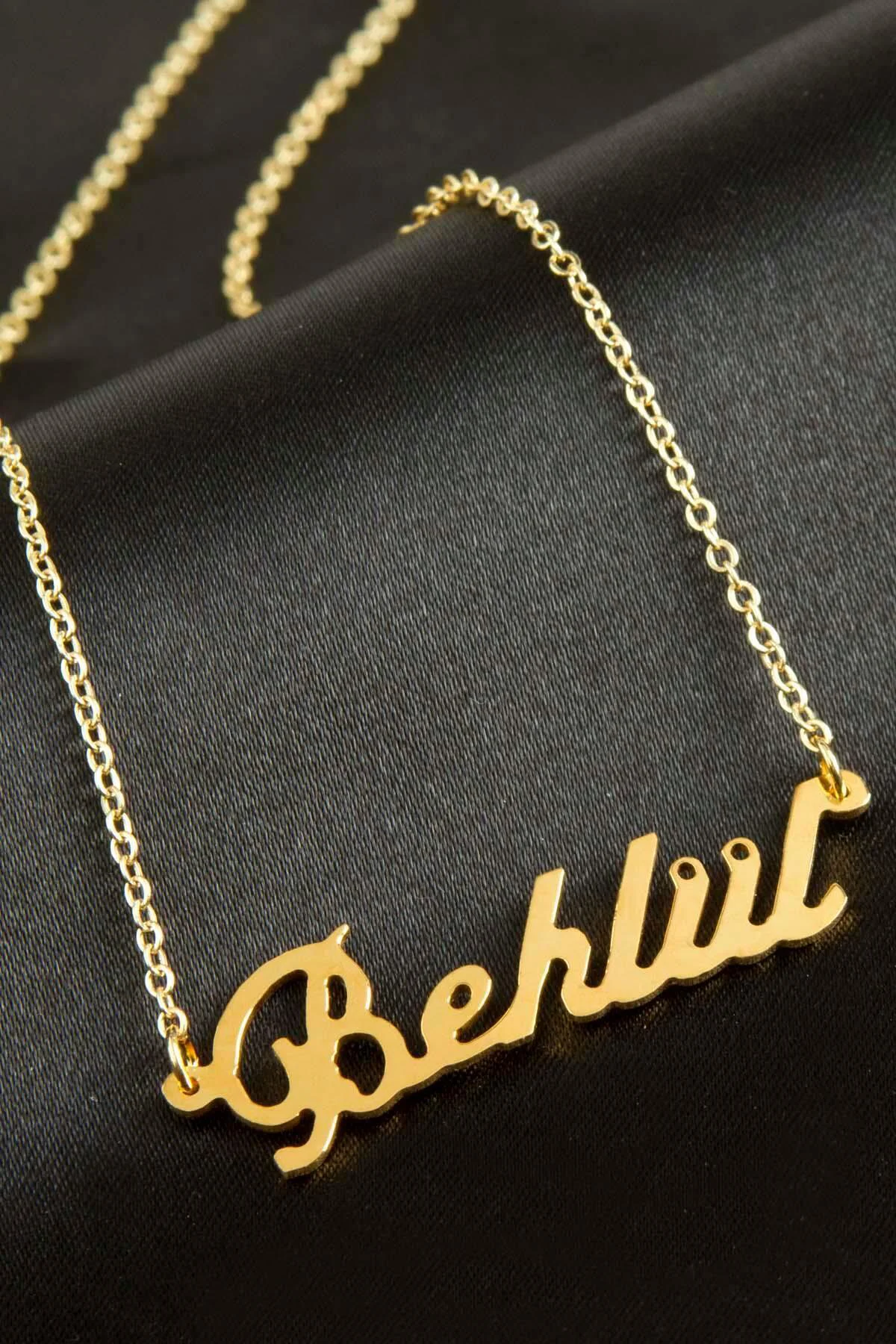 Behlül İsimli Kolye (Kişiye Özel) Behlül İsimli Kolye (Kişiye Özel)