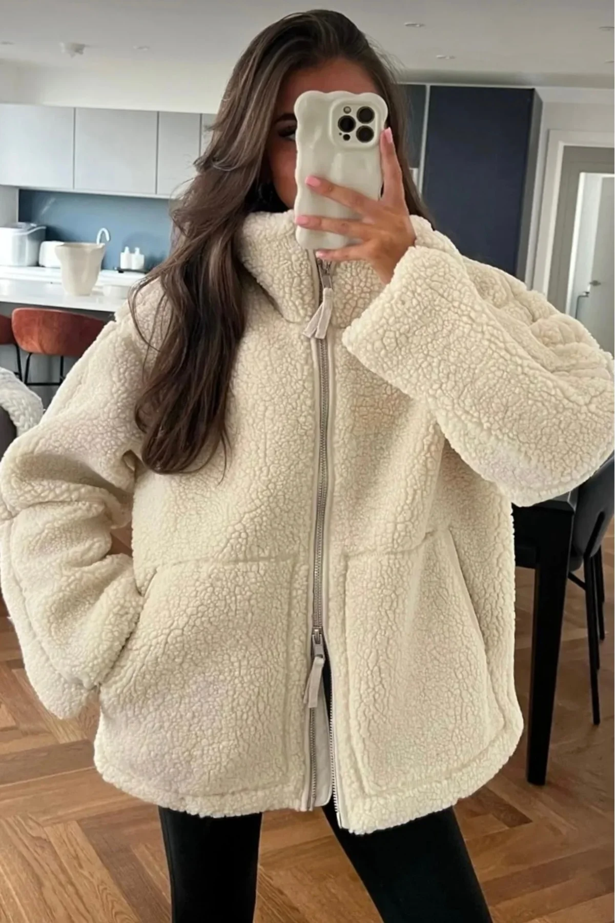 Bej Dik Yakalı Cepli Kadın Peluş Mont