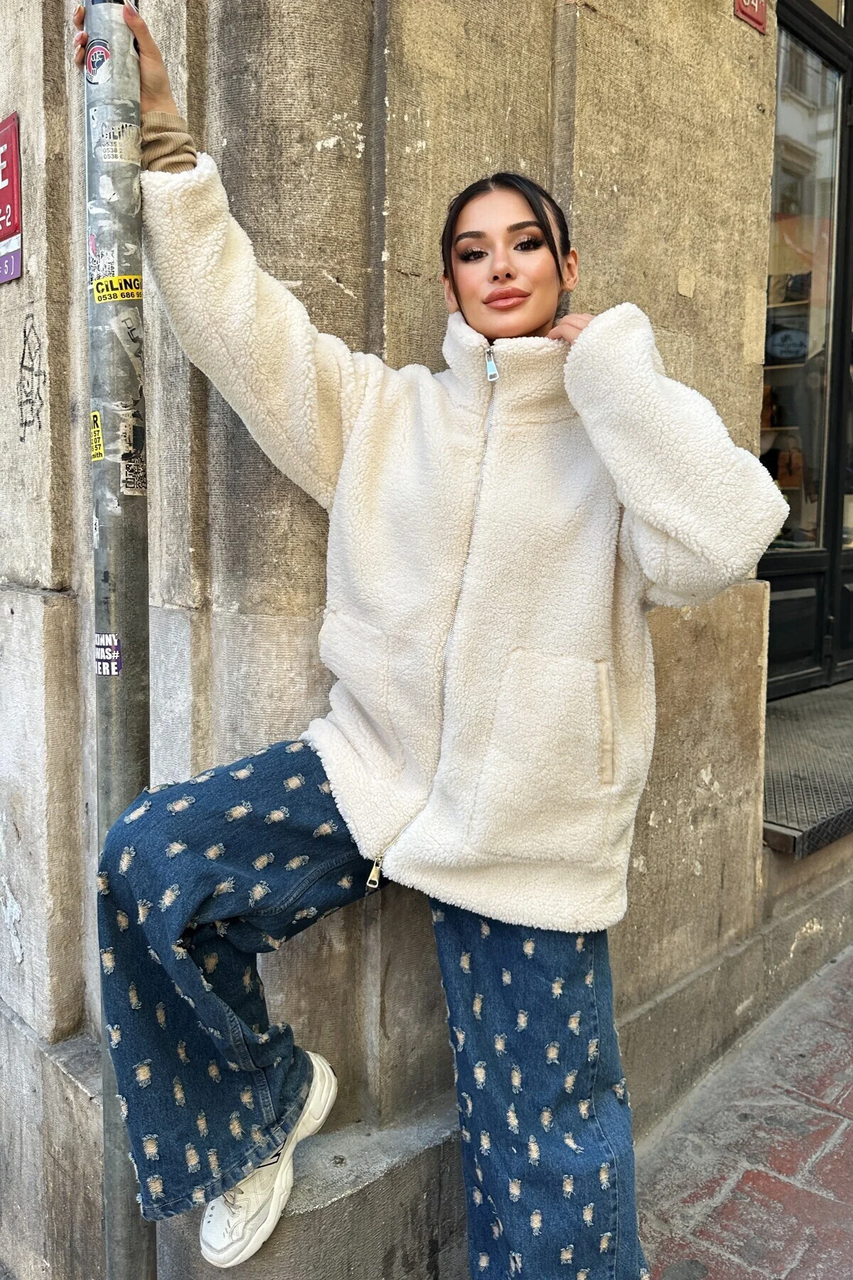 Bej Dik Yakalı Cepli Kadın Peluş Mont