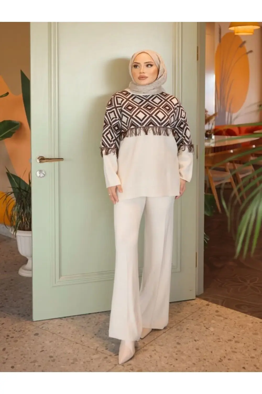 Bej Püsküllü Triko Takım