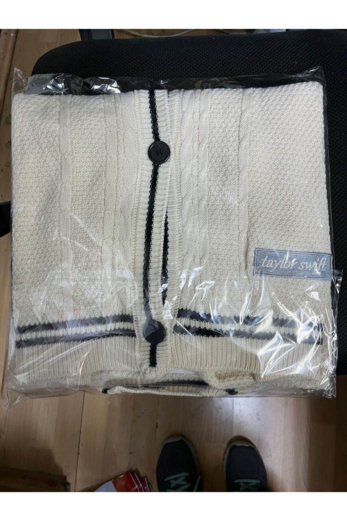 Köstebek Bej Taylor Swift - Cardigan Oversize Hirka