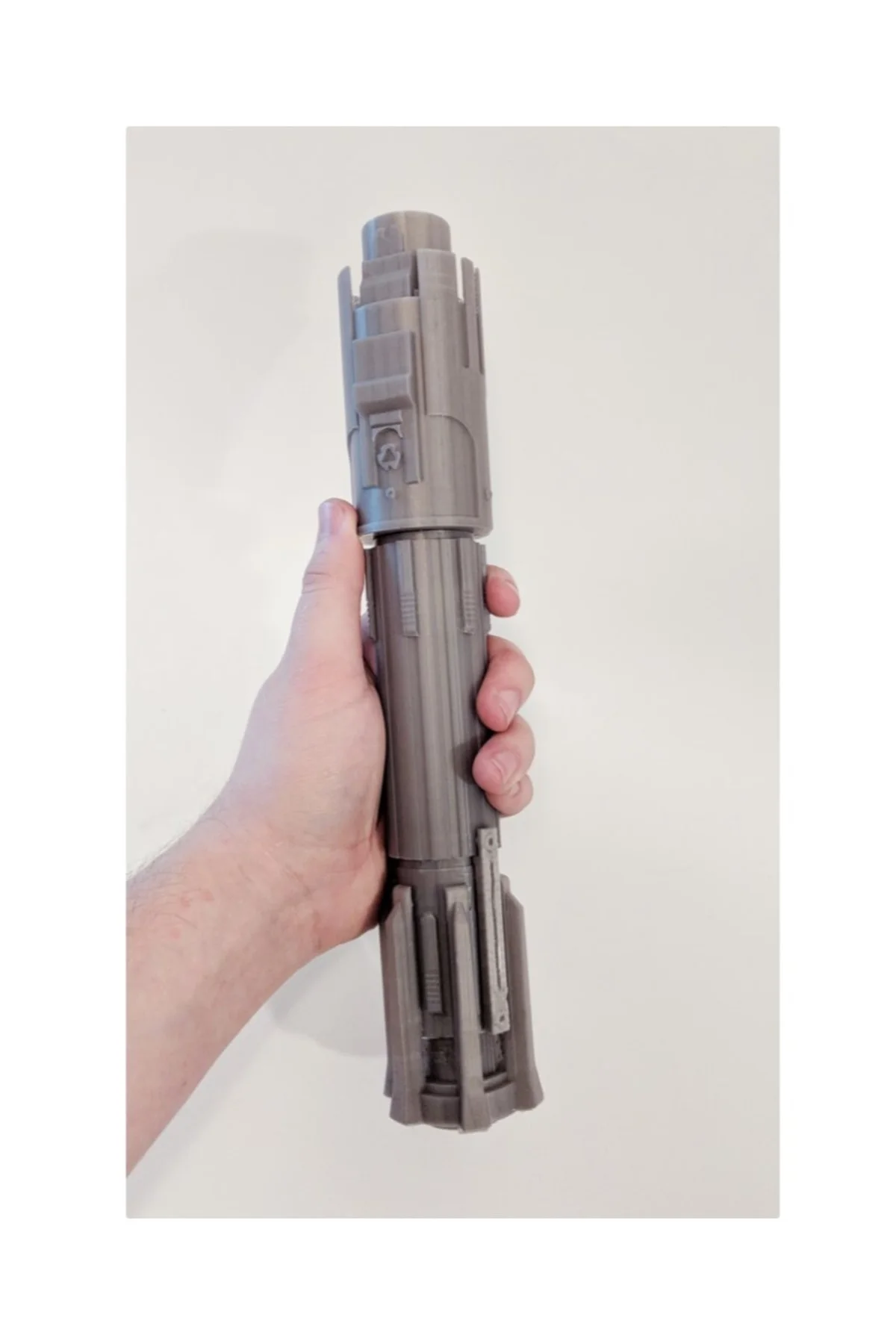 Ben Solo'nun Işın Kılıcı Kabzası (standlı)