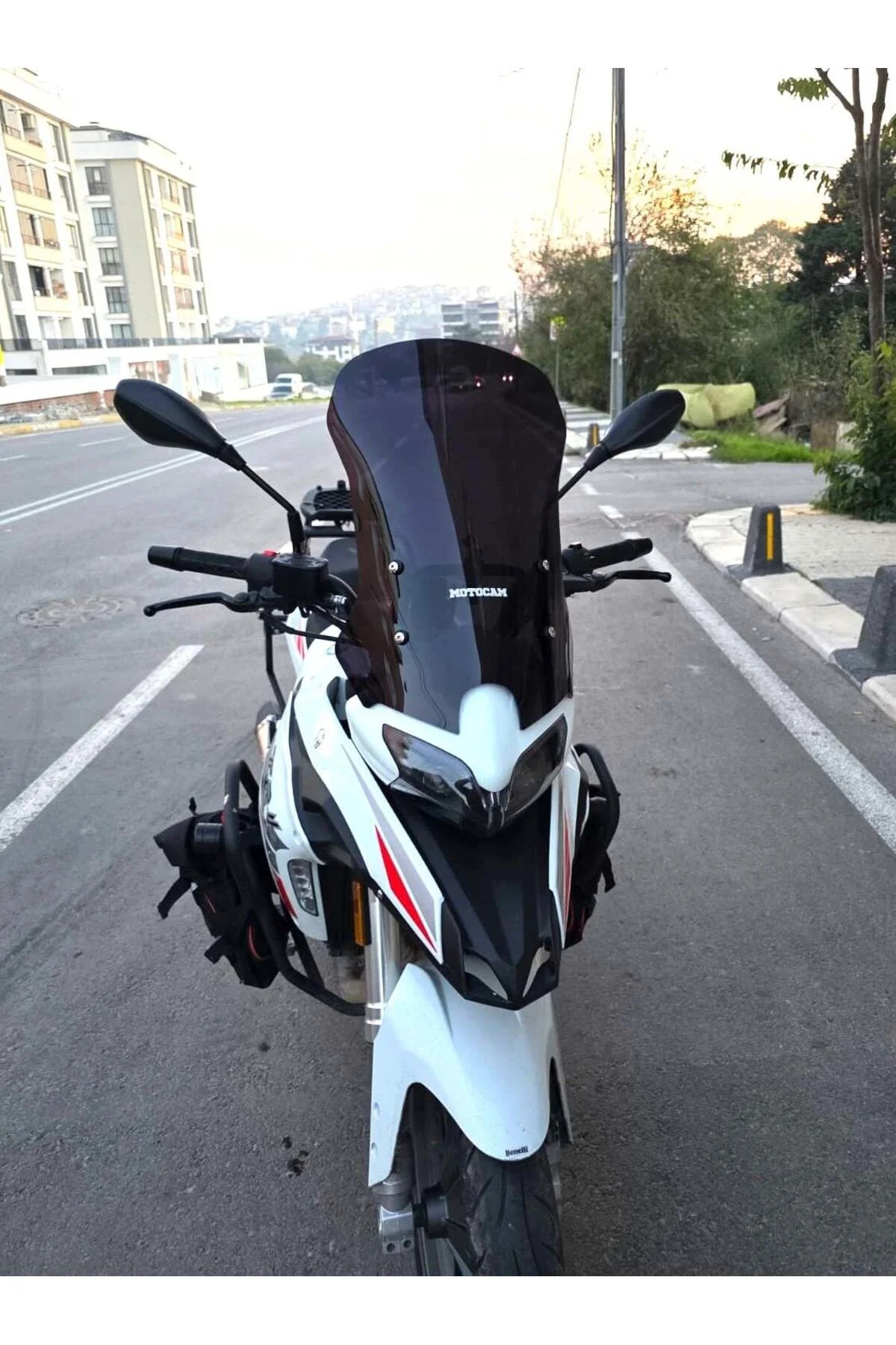 Benelli TRK 251 Ön Cam 2019-2023 Model 56cm Siyah Renkli 4mm