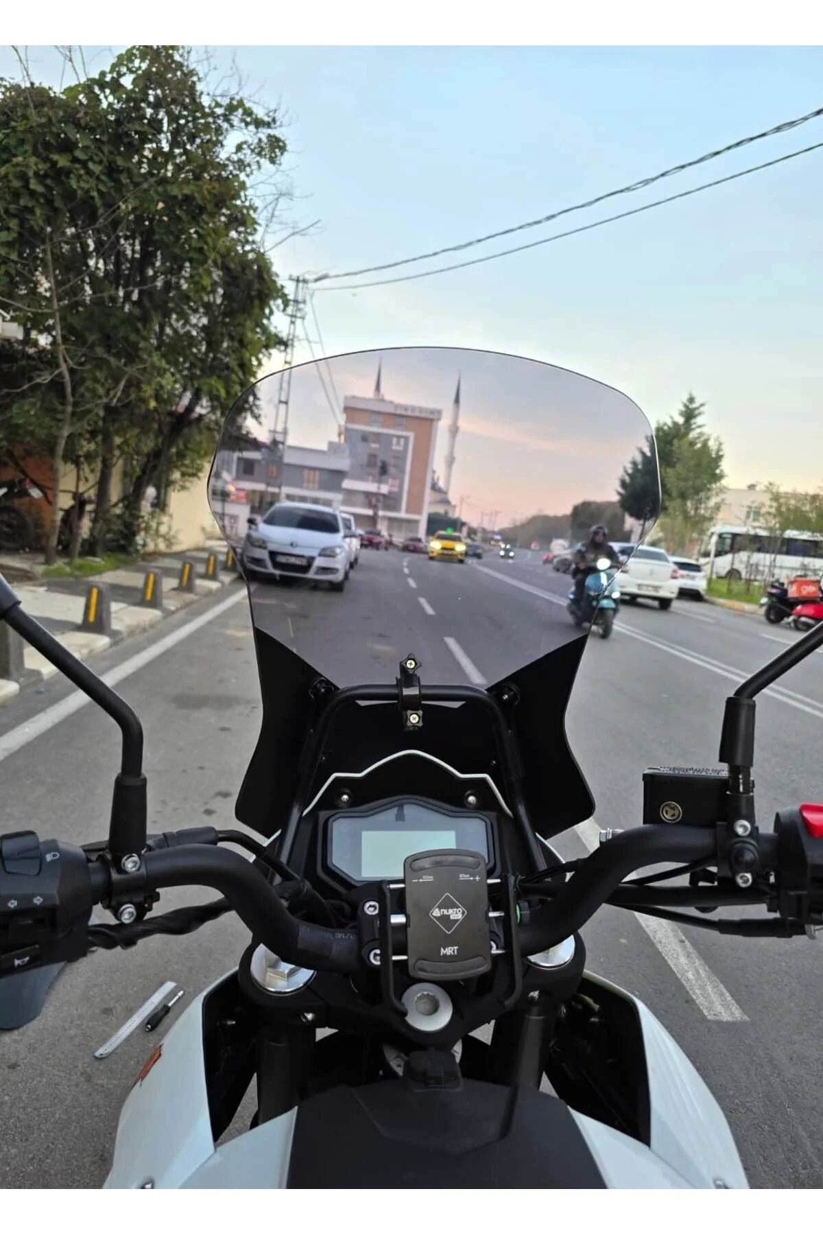 Benelli TRK 251 Ön Cam 2019-2023 Model 56cm Füme Renkli 4mm