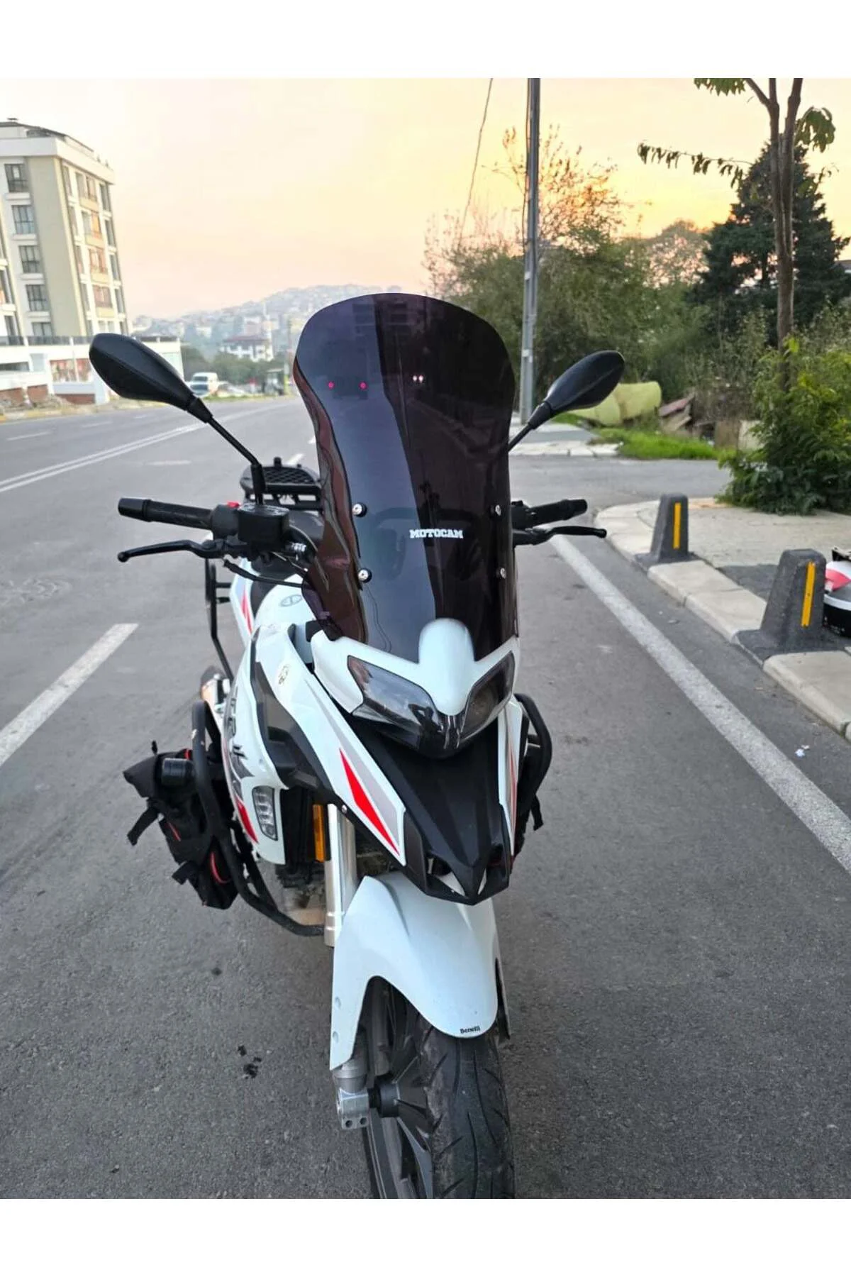 Benelli TRK 251 Ön Cam 2019-2023 Model 56cm Siyah Renkli 4mm