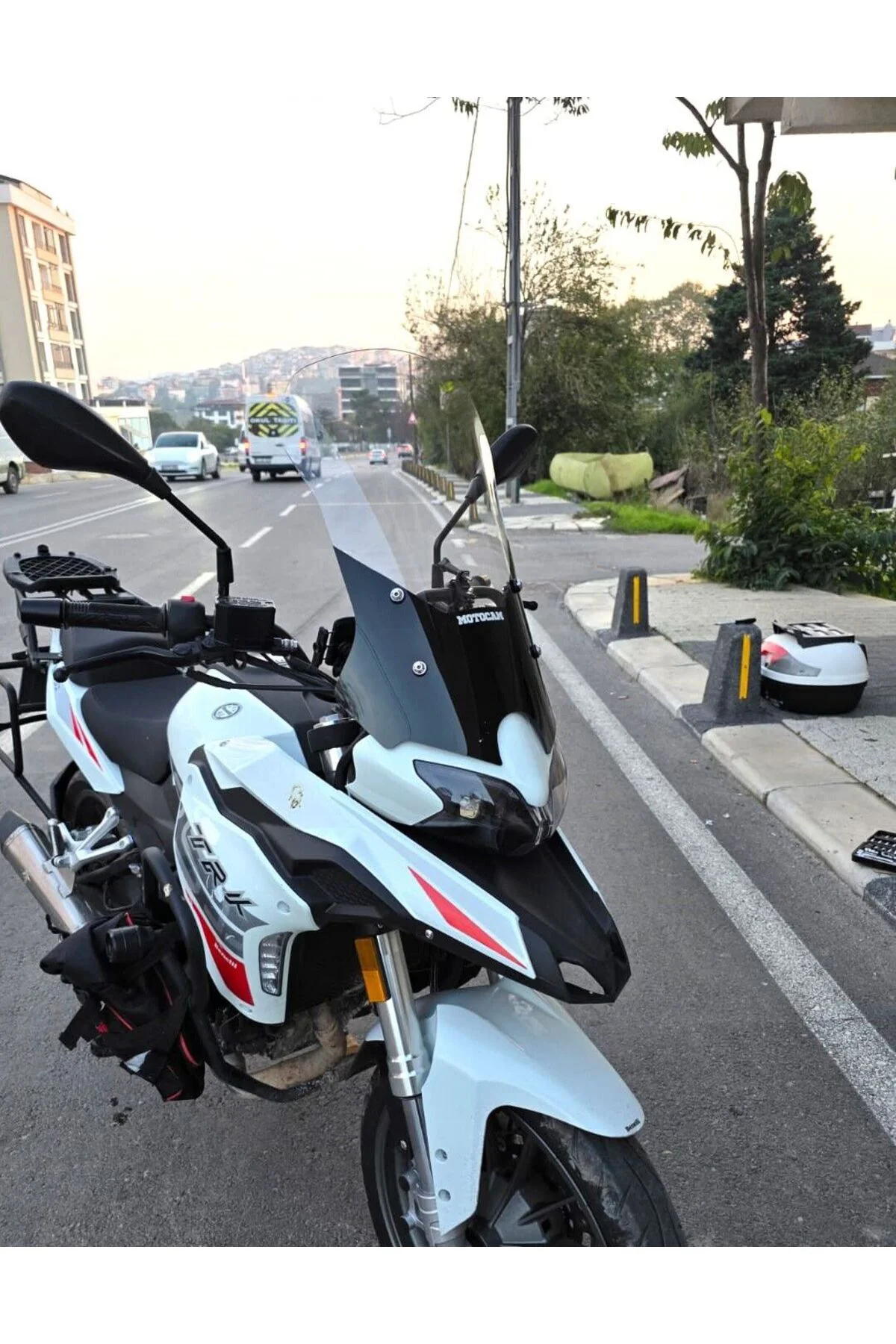 Benelli TRK 251 Ön Cam 2019-2023 Model 56cm Şeffaf Renkli 4mm