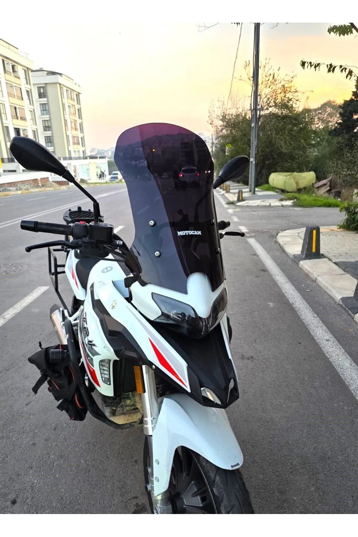 Benelli TRK 251 Ön Cam 2019-2023 Model 56cm Siyah Renkli 4mm