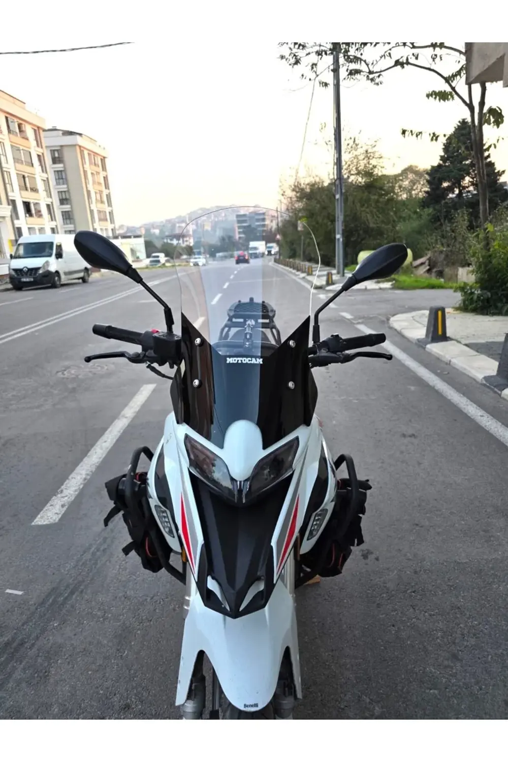 Benelli TRK 251 Ön Cam 2019-2023 Model 56cm Şeffaf Renkli 4mm Benelli TRK 251 Ön Cam 2019-2023 Model 56cm Şeffaf Renkli 4mm