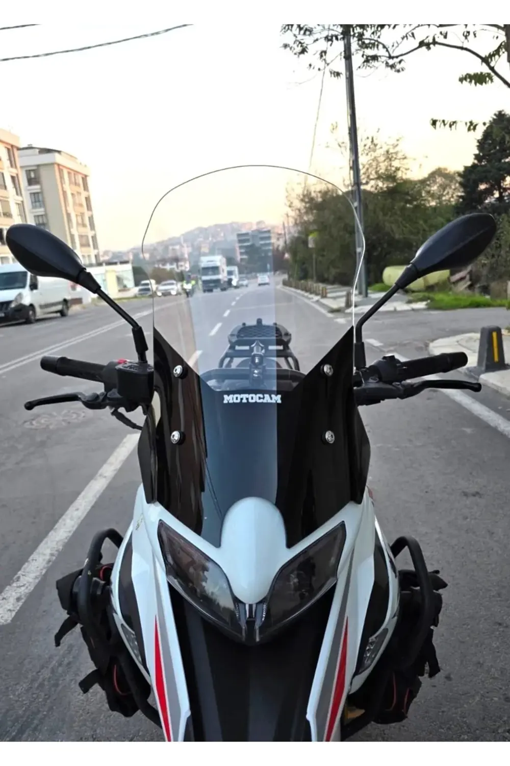 Benelli TRK 251 Ön Cam 2019-2023 Model 56cm Şeffaf Renkli 4mm Benelli TRK 251 Ön Cam 2019-2023 Model 56cm Şeffaf Renkli 4mm