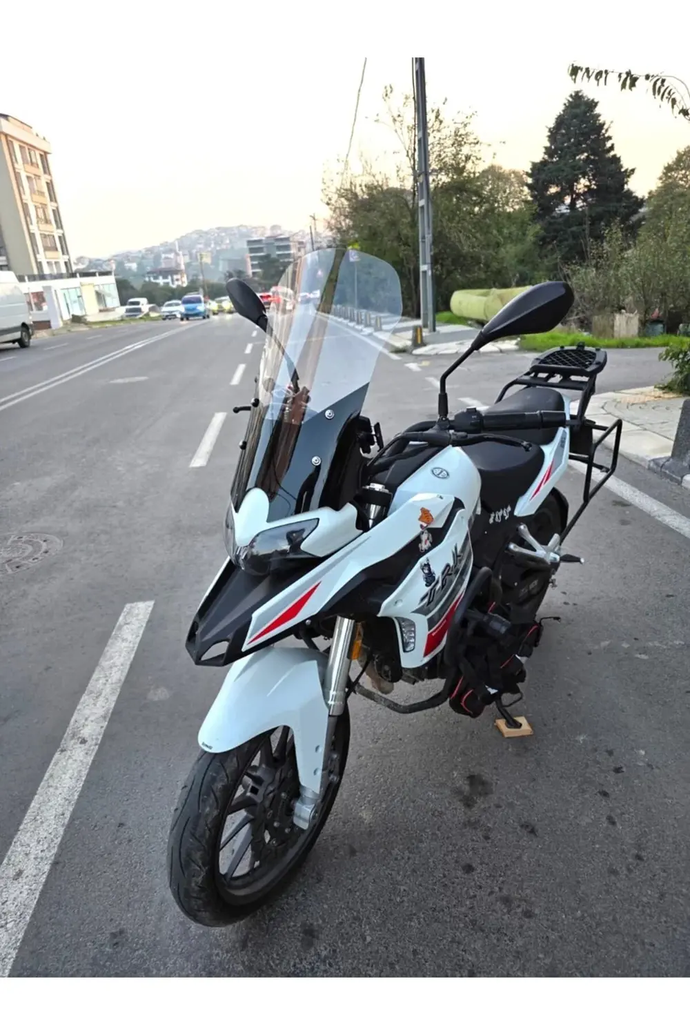 Benelli TRK 251 Ön Cam 2019-2023 Model 56cm Şeffaf Renkli 4mm Benelli TRK 251 Ön Cam 2019-2023 Model 56cm Şeffaf Renkli 4mm
