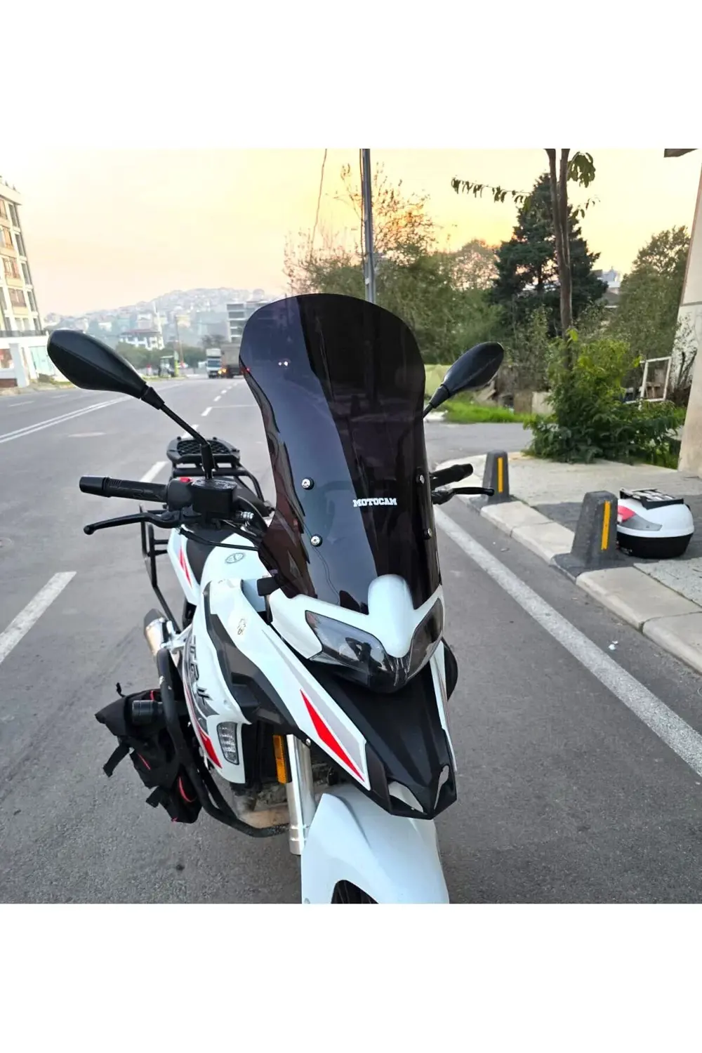 Benelli TRK 251 Siperlik Ön Cam 2019-2023 Model 56cm Siyah Renkli