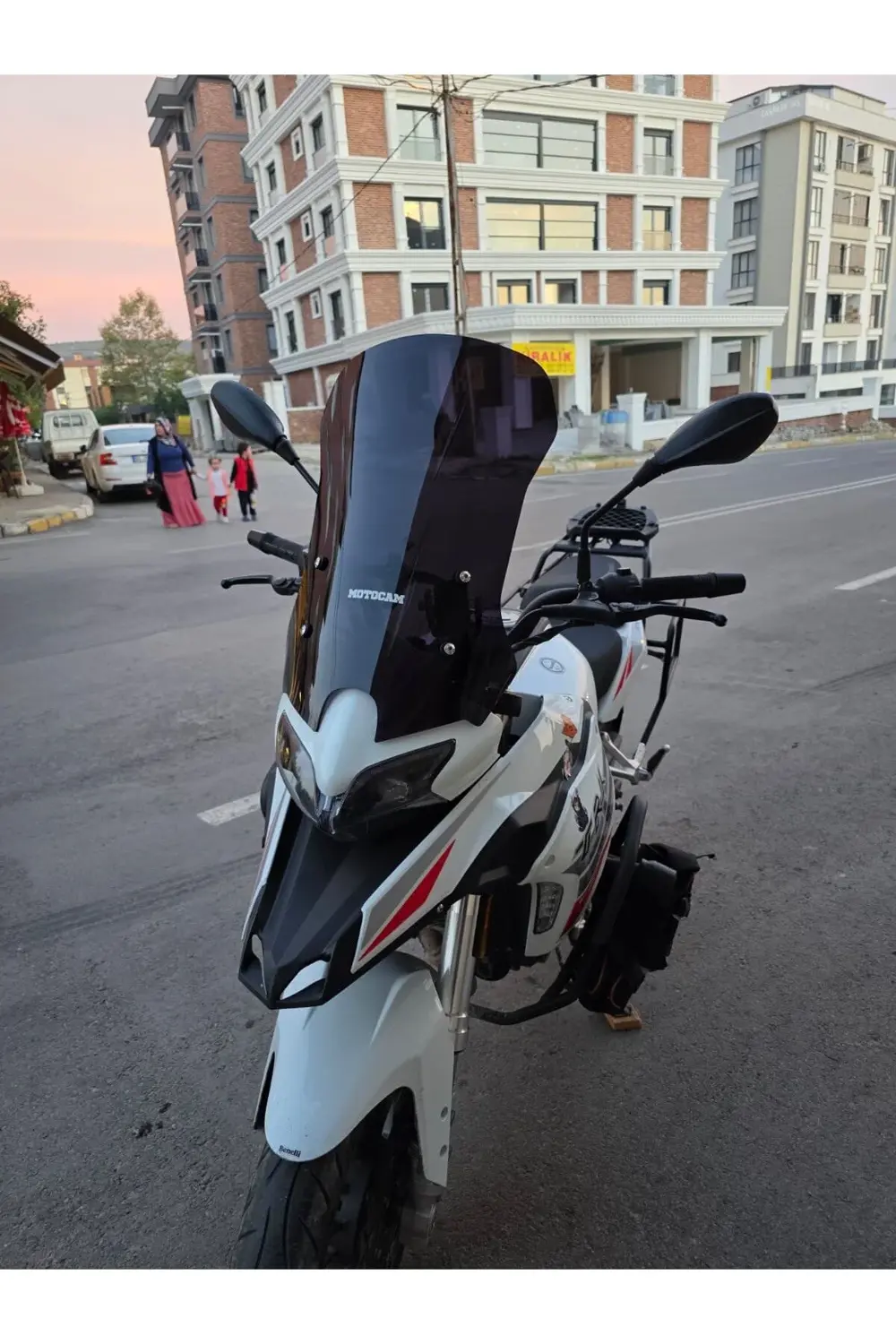 Benelli TRK 251 Siperlik Ön Cam 2019-2023 Model 56cm Siyah Renkli